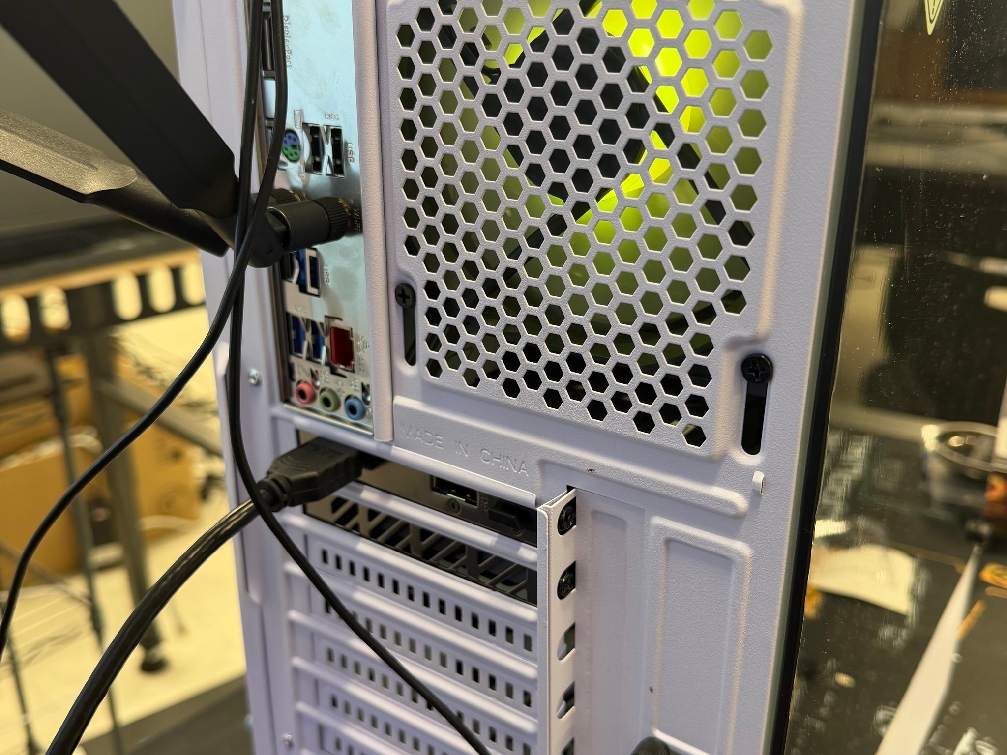 Lightning in a bottle!! Custom Gaming PC Build