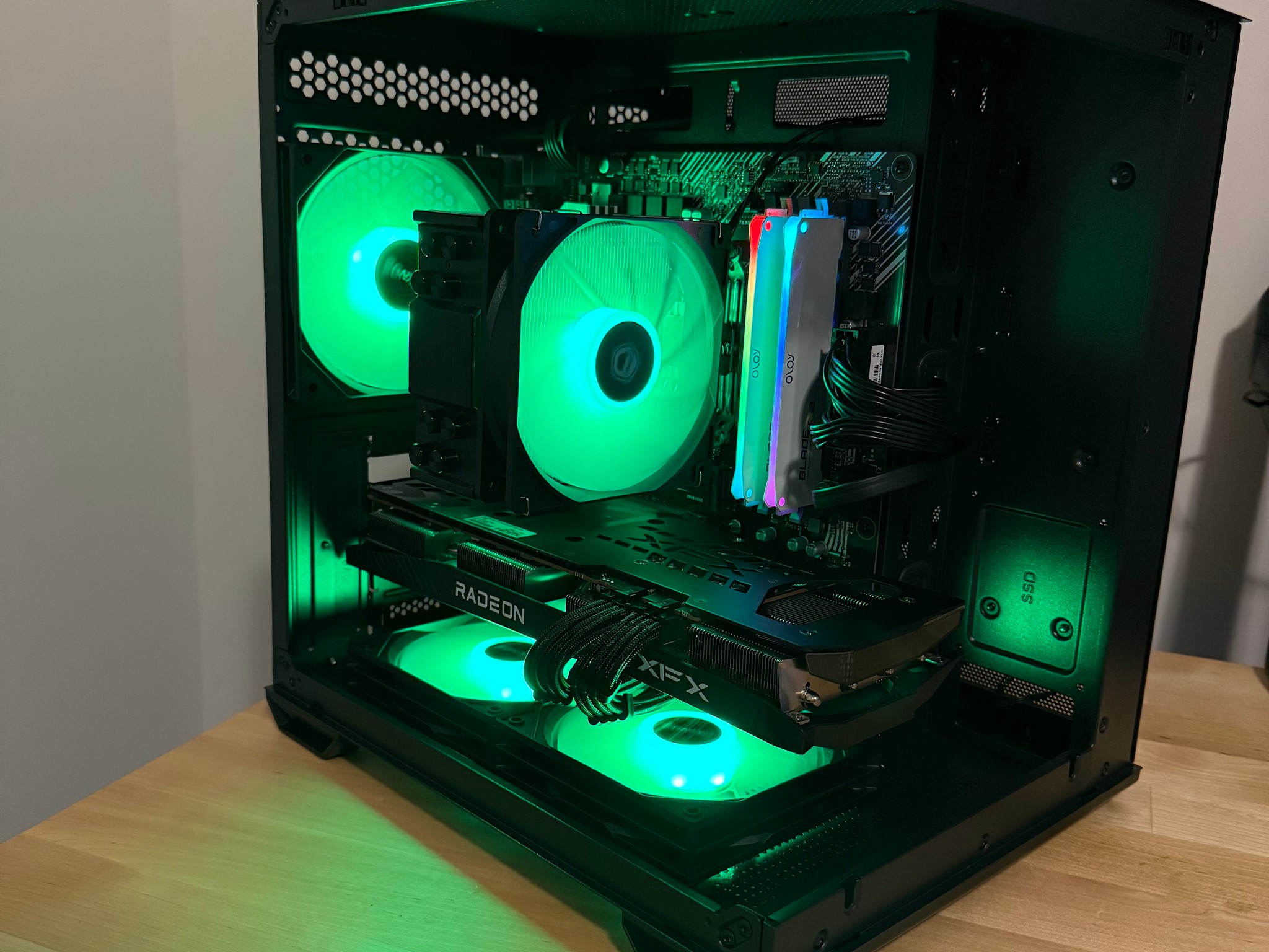 Radeon RX 6700 | Ryzen 5 5500 | 16GB D4 | RGB