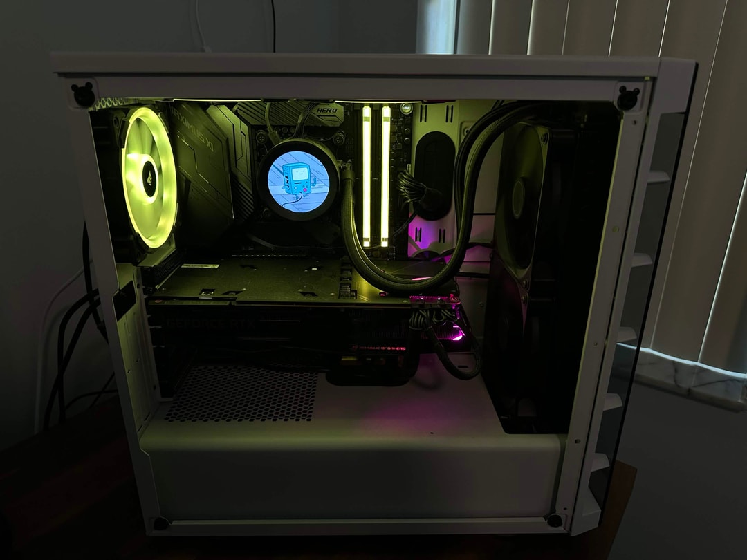 Intel Core i7-9700K, 2070 Super, 32GB ram | Jawa