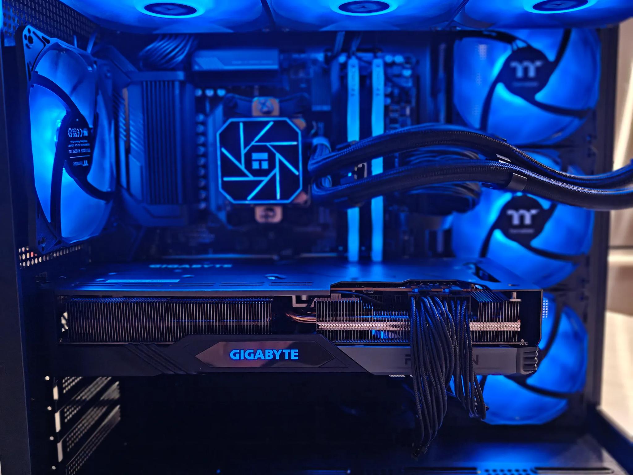 1440P - AMD Radeon RX 7800 XT - AMD Ryzen 5 9600X - 32GB DDR5 6400 RAM - 1.5TB SSD's - Premium PC