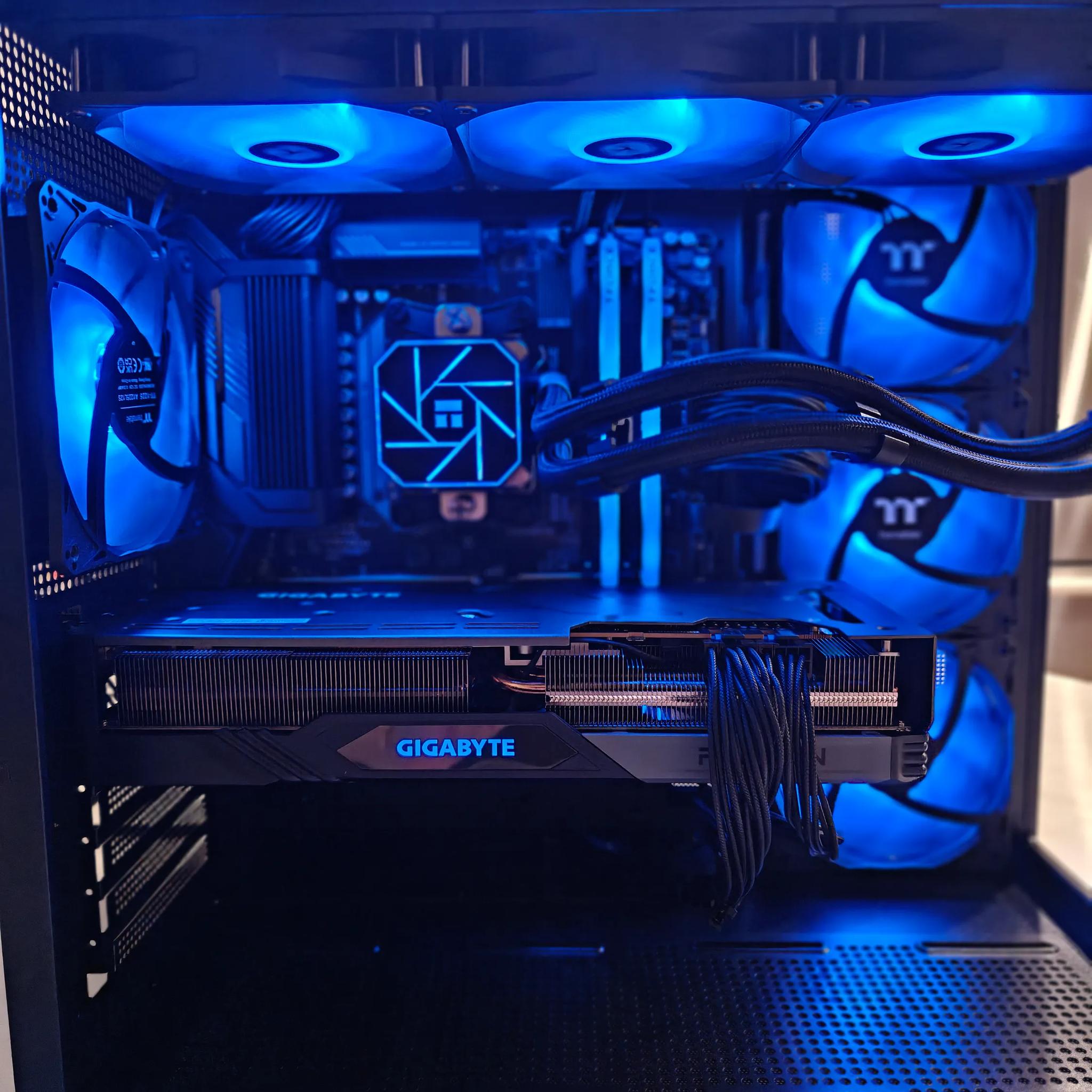 1440P - AMD Radeon RX 7800 XT - AMD Ryzen 5 9600X - 32GB DDR5 6400 RAM - 1.5TB SSD's - Premium PC