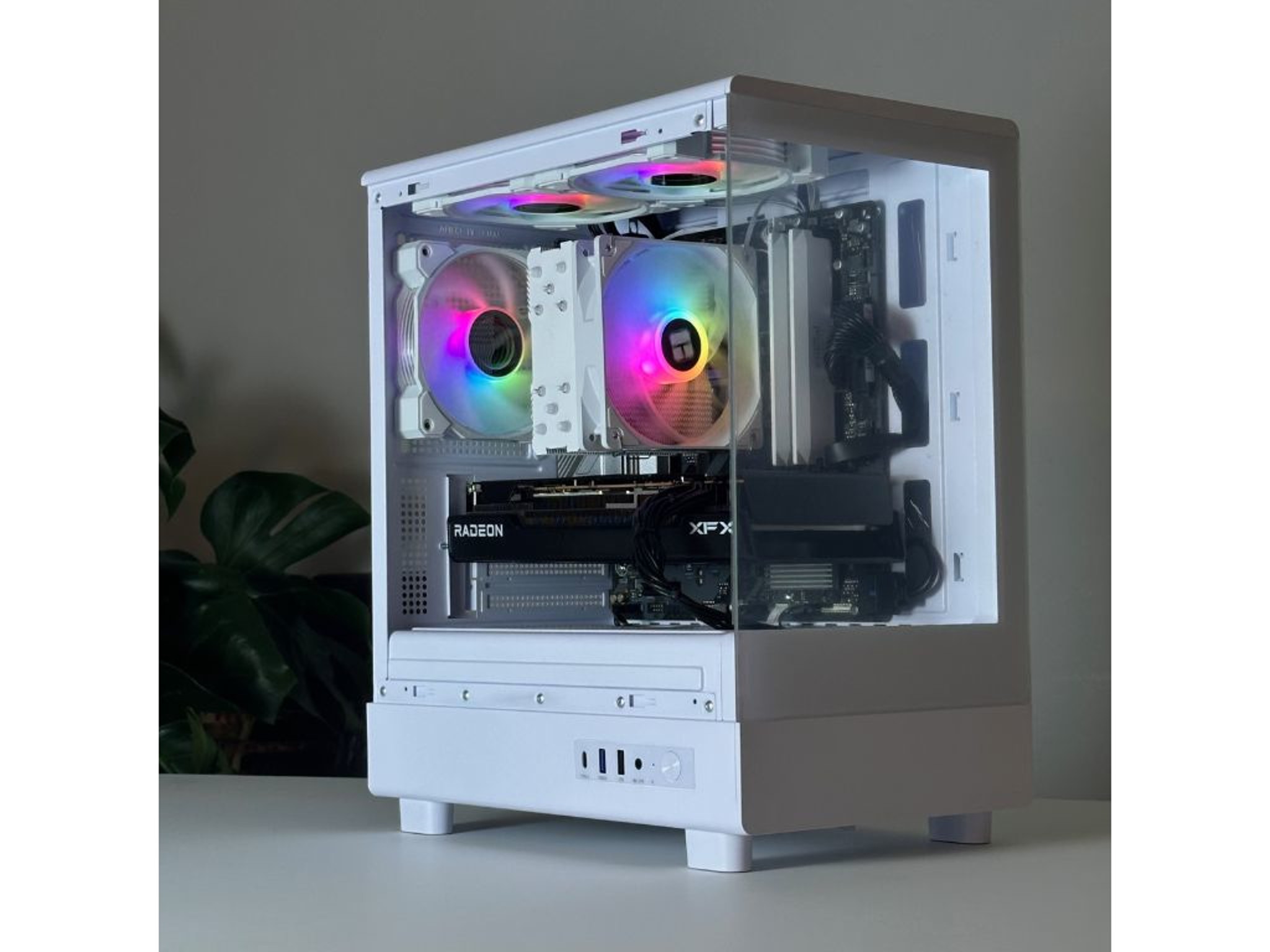 WHITE CUSTOM GAMING PC | RX 7700XT | RYZEN 5 9600X