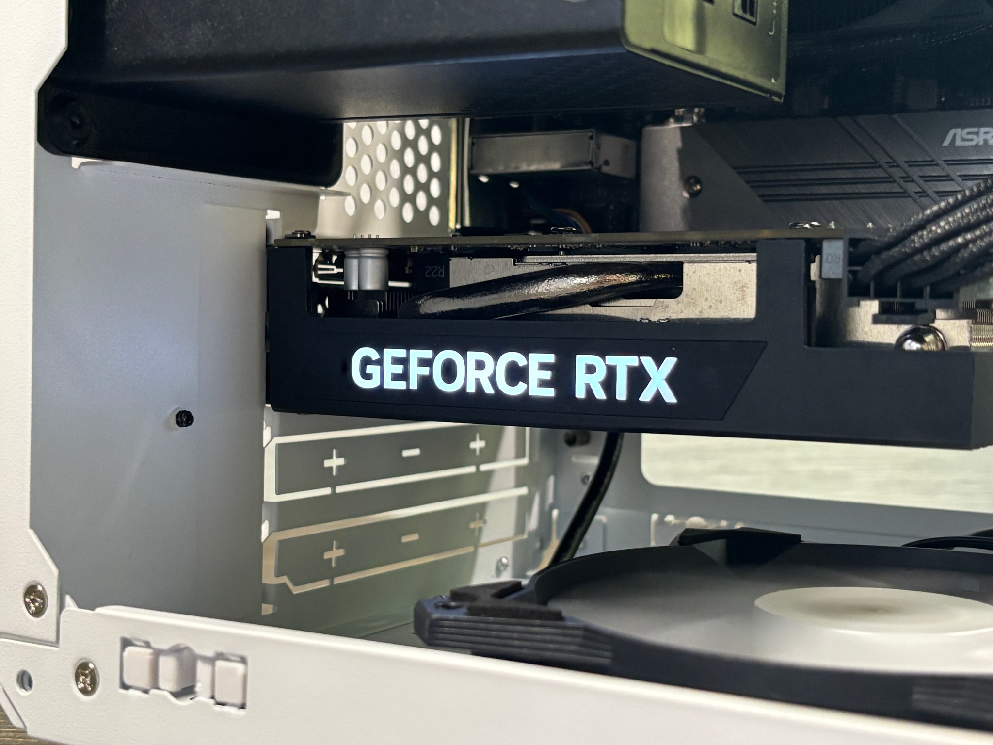 Stunning ITX Gaming PC(RTX 4060)