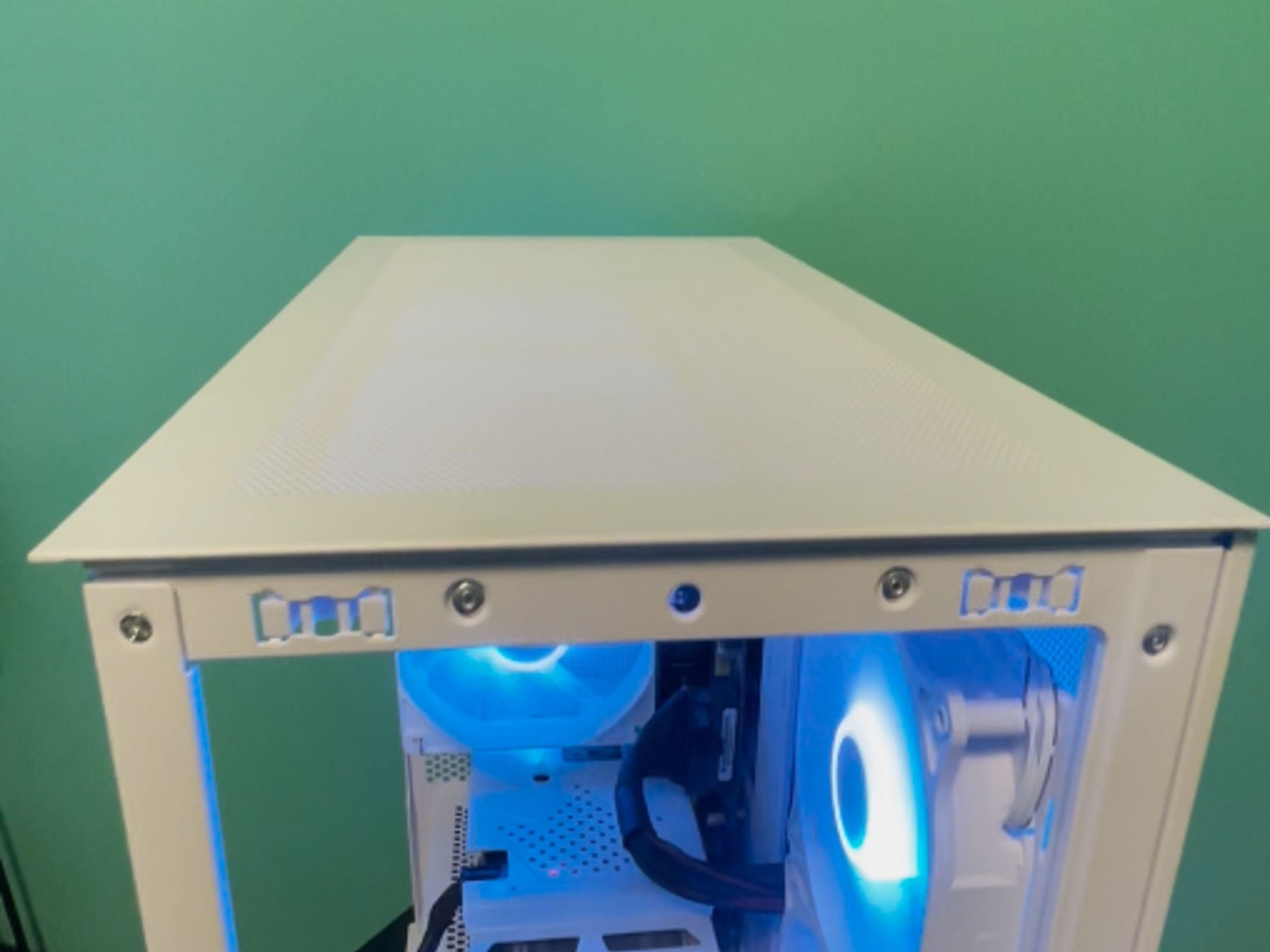 OPEN White Gaming PC| Intel i5 / Amd RX580 / 8GB / 500GB SSD Win 10 Pro WiFi