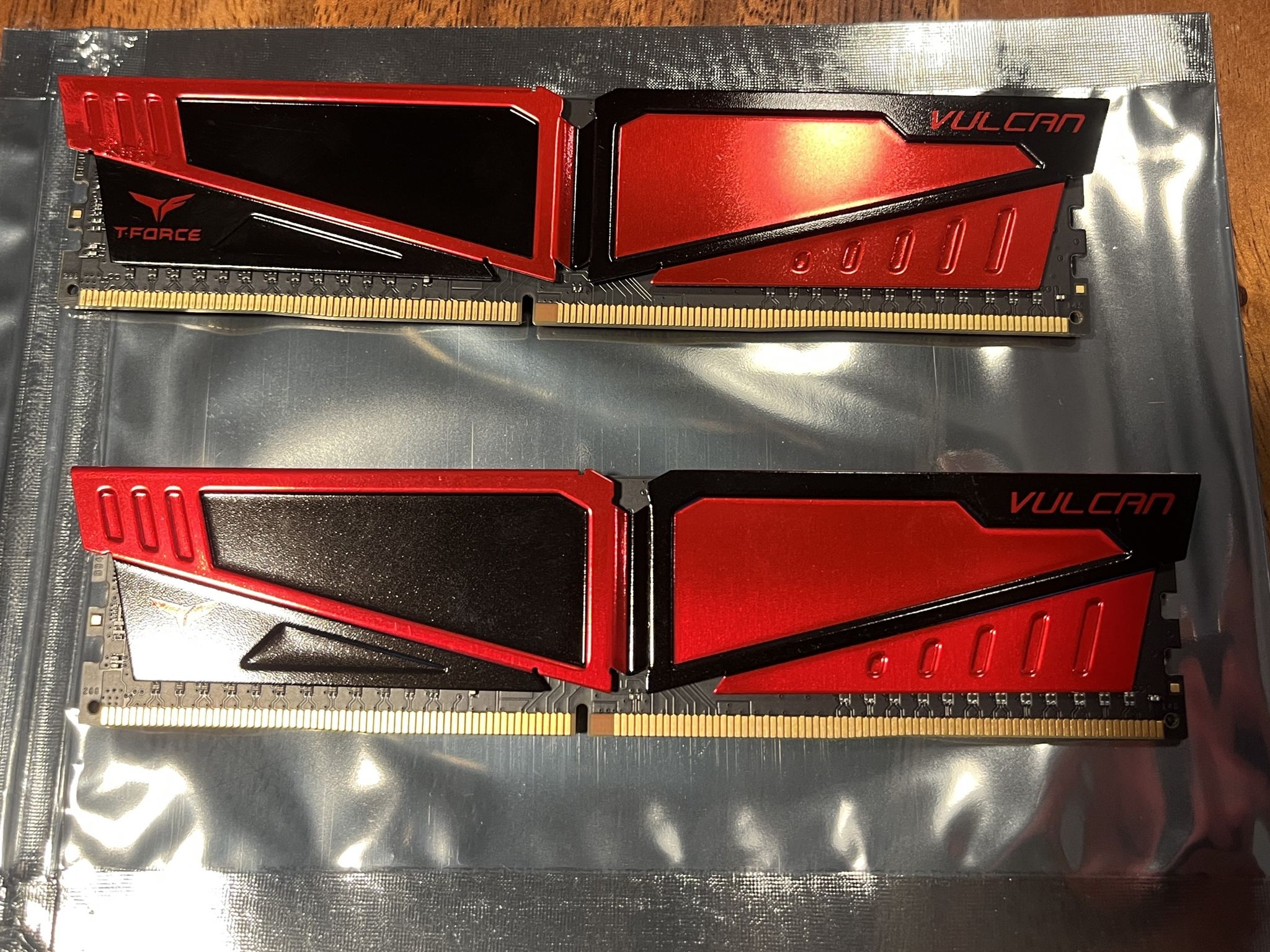 TeamGroup T-Force Vulcan 16GB (2x8GB) RAM DDR4 3000MHz TLRED48G3000HC16CBK