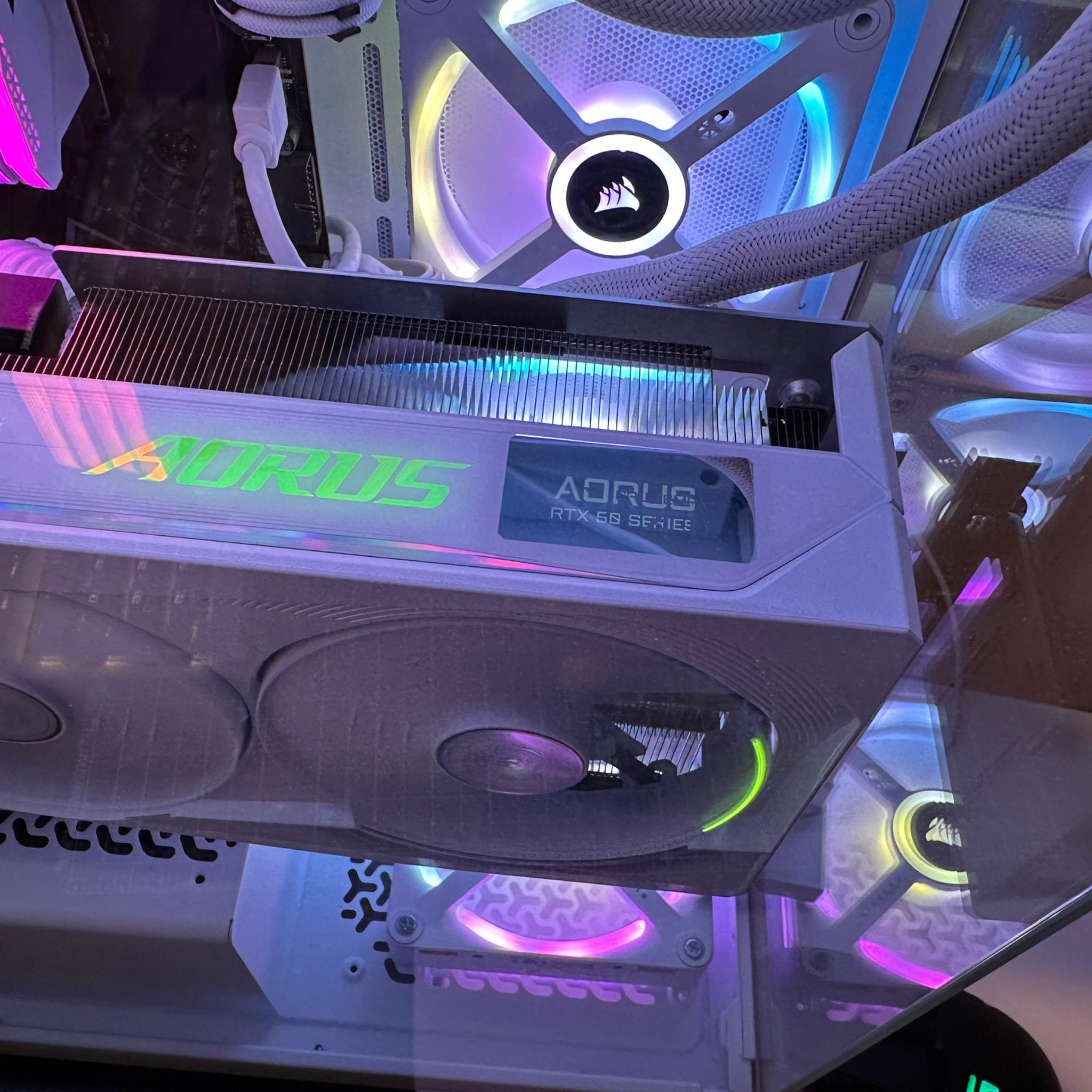 Gigabyte AORUS RTX 5080 Master Ice