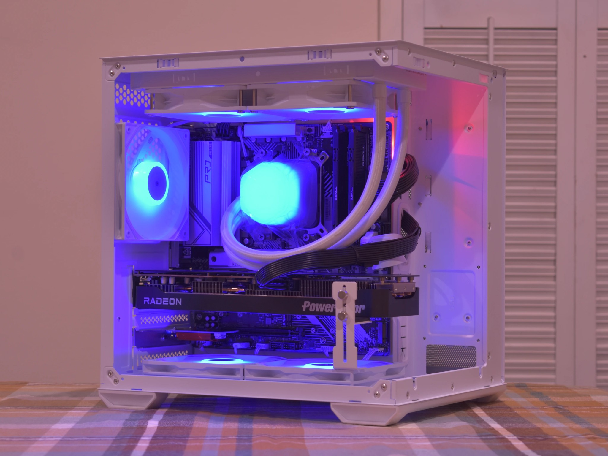 🚀Performance Gamer🚀 Ryzen 5 9600X | AMD RX 9070 16GB | 32GB DDR5 | 2TB nVME SSD | White RGB+Wifi