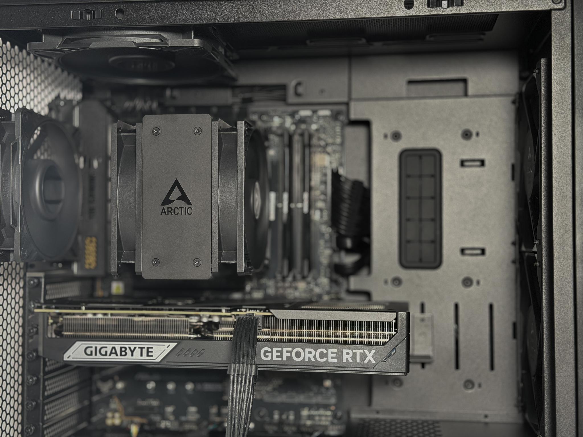 Stealth Pro — RTX 5080 | Ryzen 7800X3D | 32GB DDR5 | Quiet High-End Gaming PC (2TB)