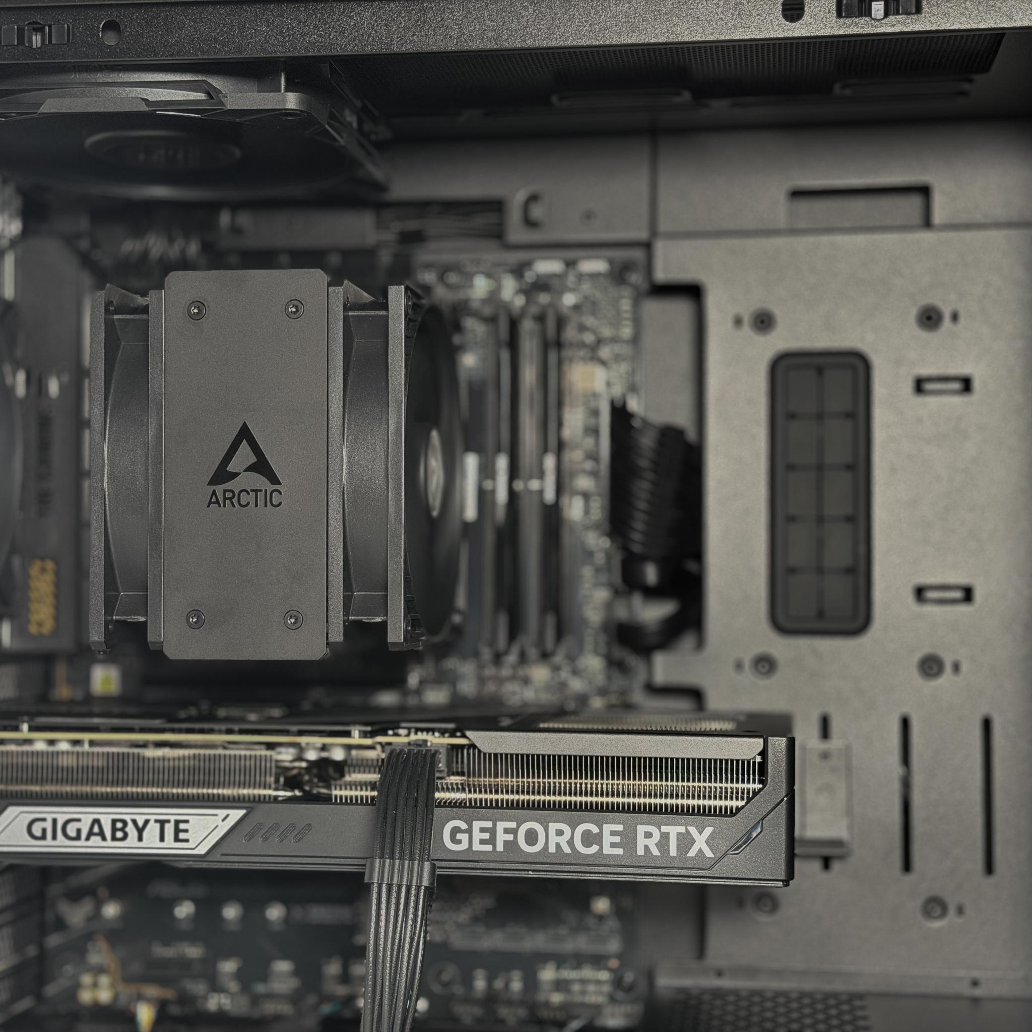 Stealth Pro — RTX 5080 | Ryzen 7800X3D | 32GB DDR5 | Quiet High-End Gaming PC (2TB)