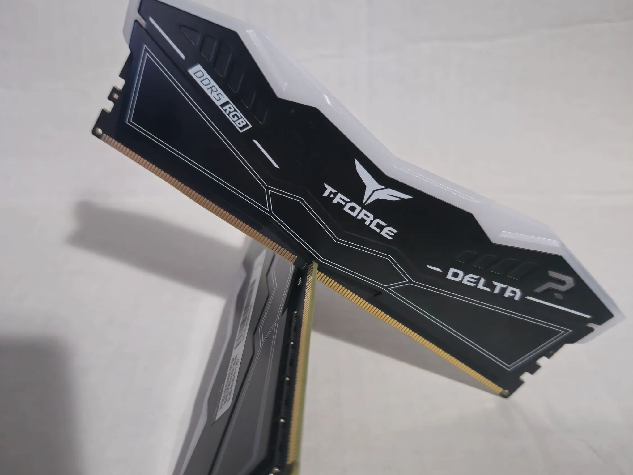 32GB DDR5 T-force DELTA RGB