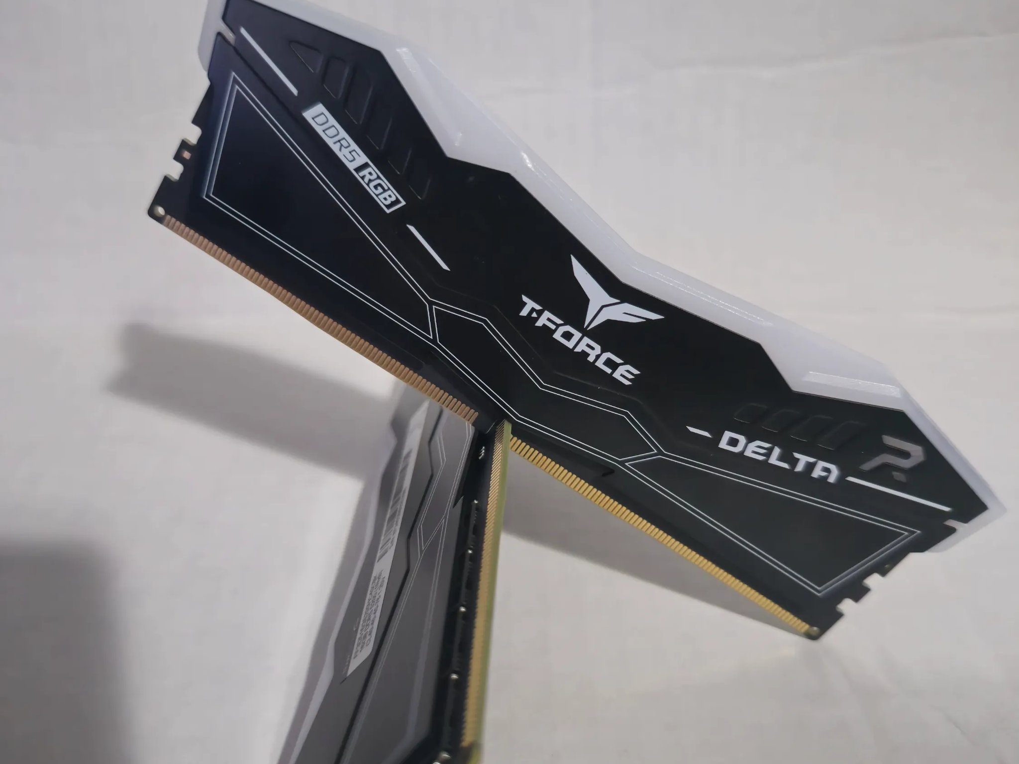 32GB DDR5 T-force DELTA RGB