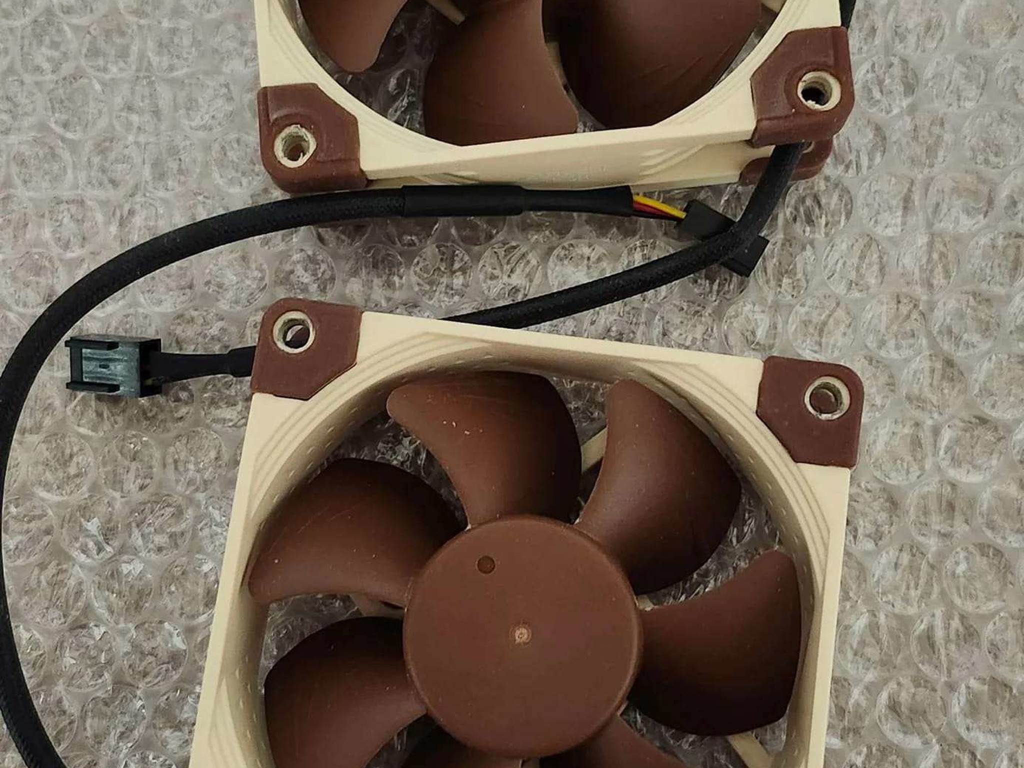 really cool 4-pin hydra connector (3fans 1 header)/noctua 80mm 3pin fans