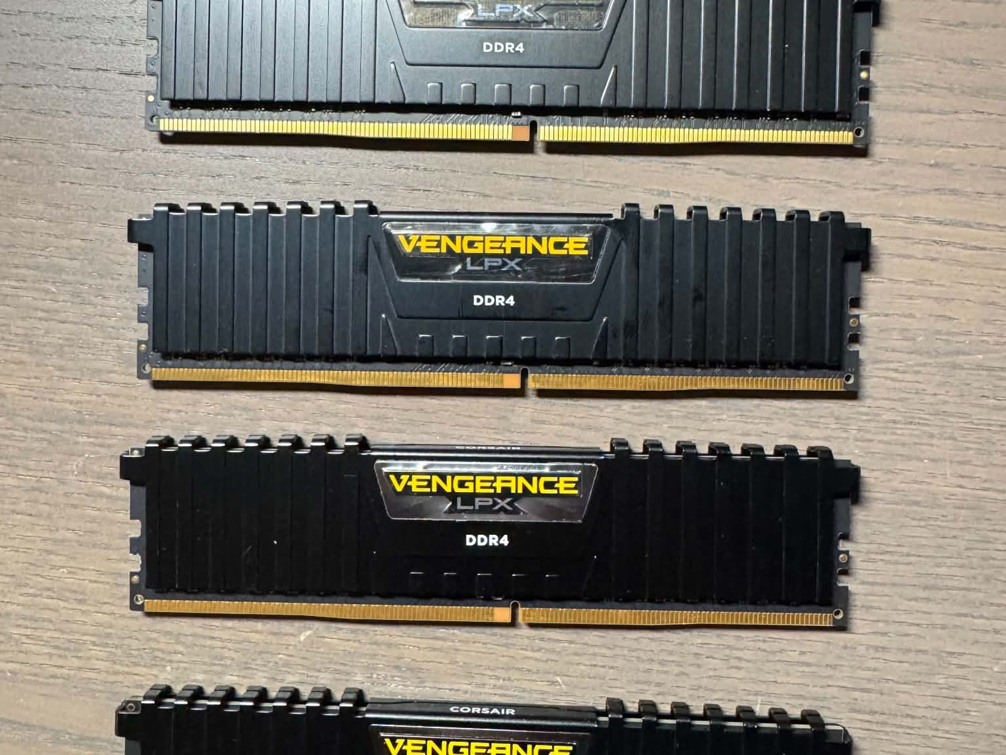 Corsair Vengeance LPX 32GB (4X8GB) DDR4 RAM 2666MHz (CMK32GX4M4A2666C16)