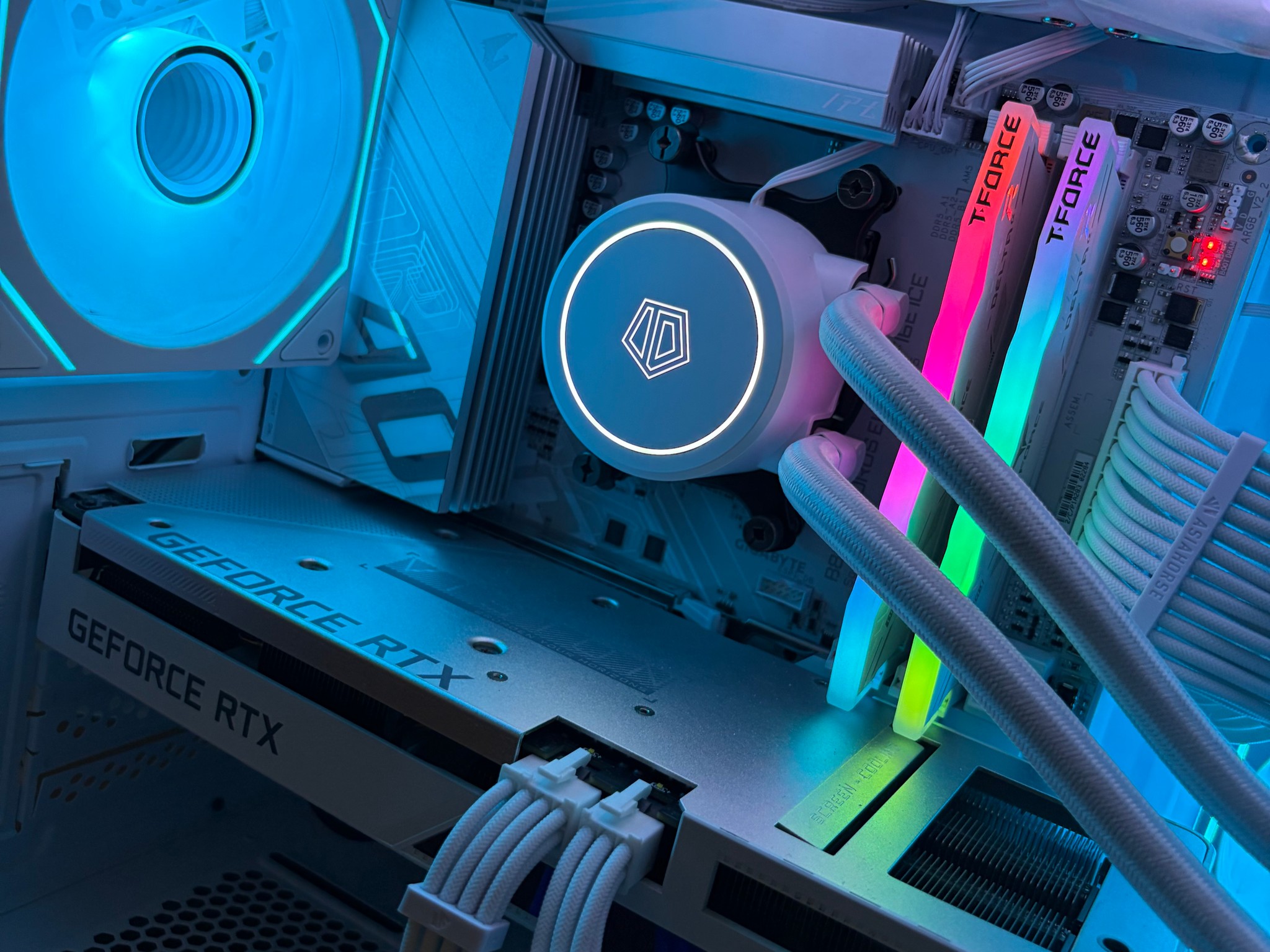 🤍 White Vision Build | Ryzen 5 7600 + RTX 3060 Ti Gaming PC 🤍