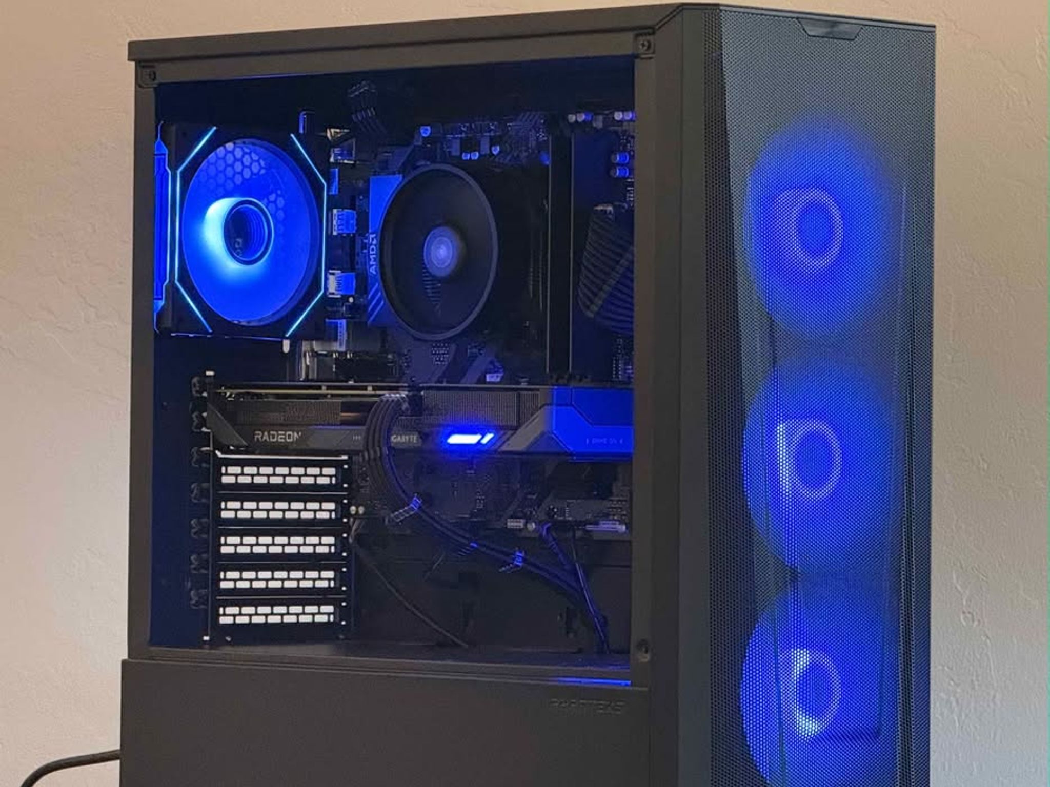 FREE SHIPPING 🖤 🌈 Black RGB Gaming PC | RX 9060 XT 16GB | Ryzen 5 7600 | 1TB SSD | 16GB...