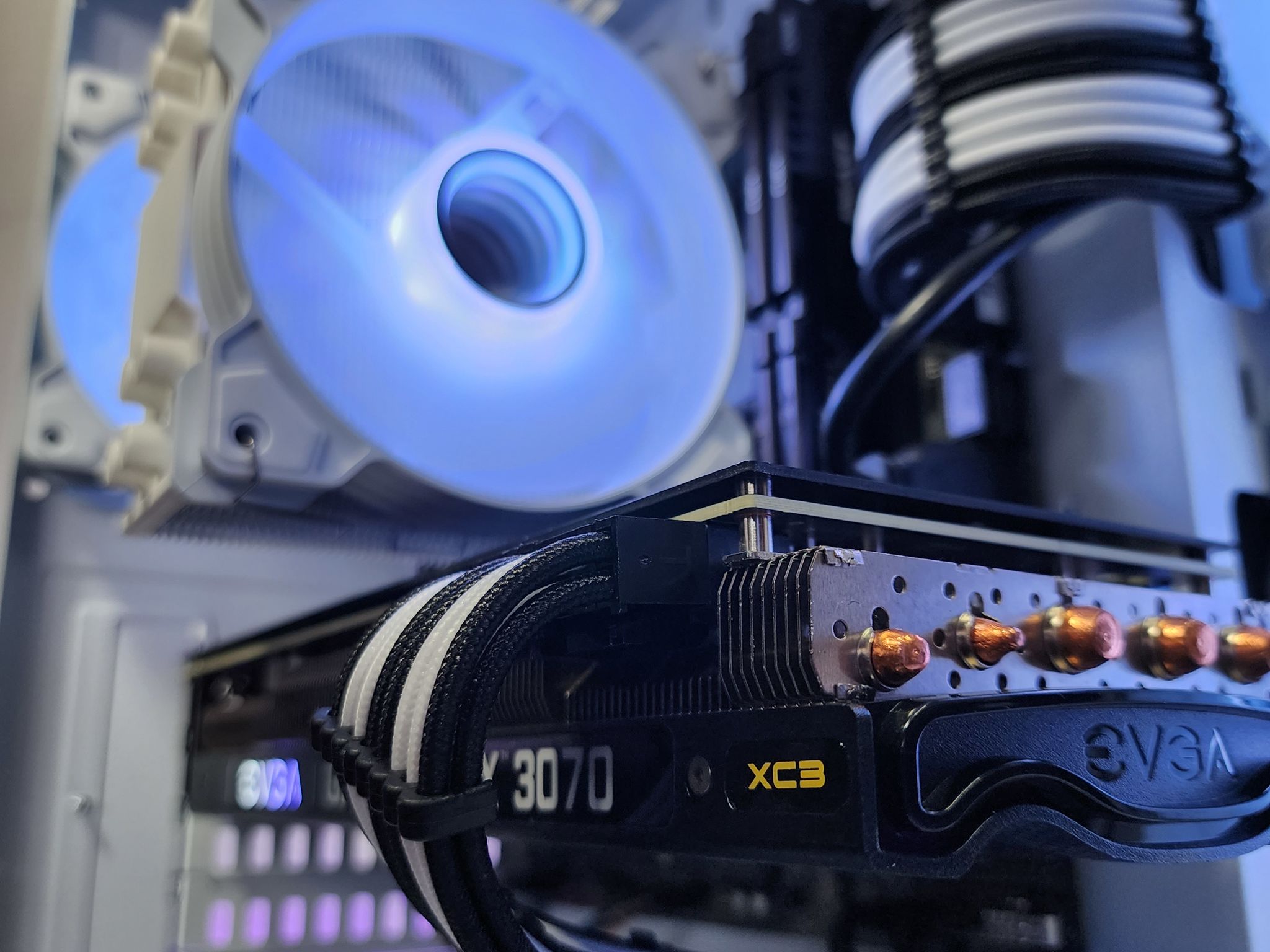 🤍💙 RTX 3070 // Core i5 12400F // 16GB 4800MHz DDR5 // 1TB NVMe Gen 4