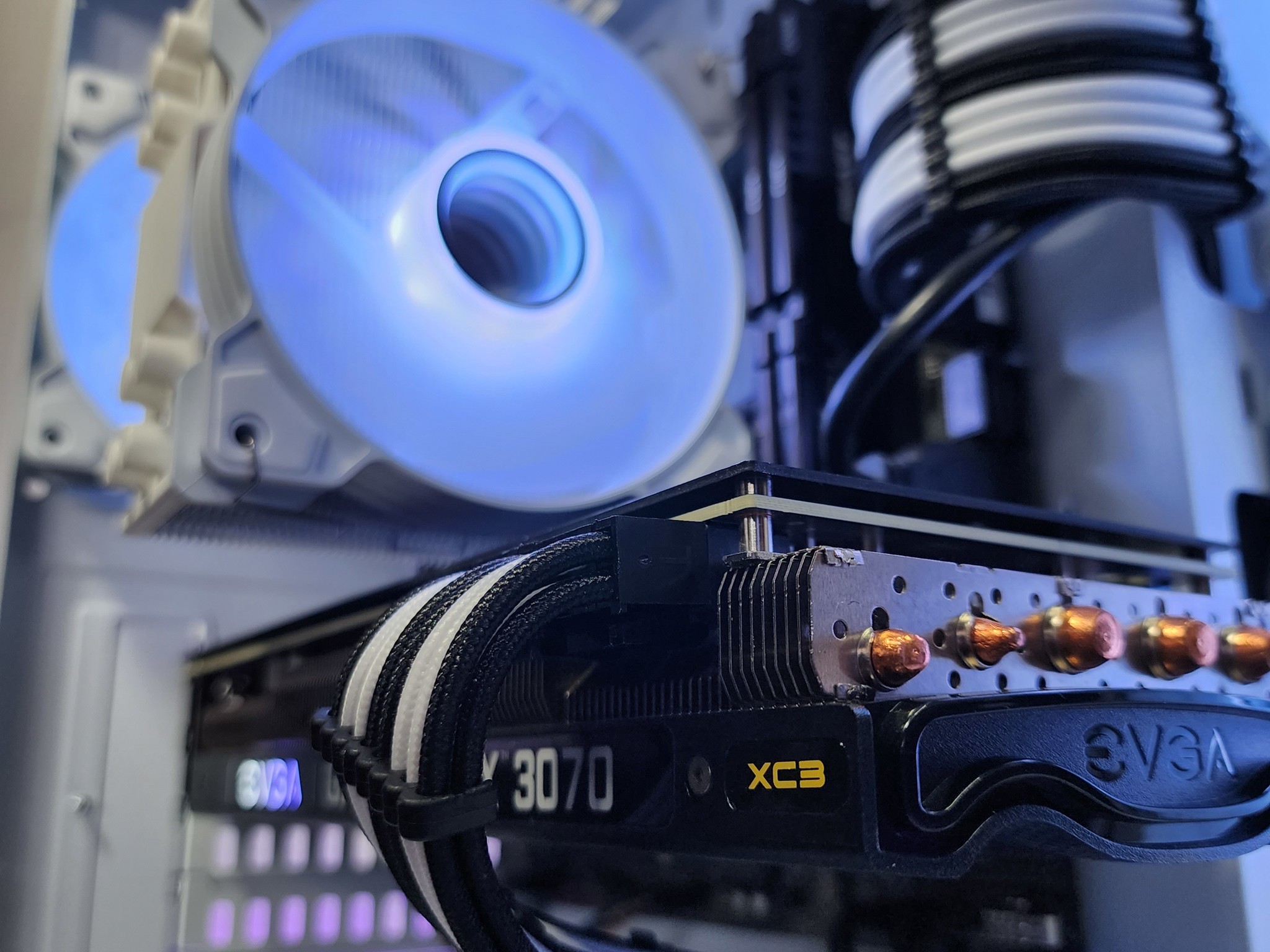 🤍💙 RTX 3070 // Core i5 12400F // 16GB 4800MHz DDR5 // 1TB NVMe Gen 4