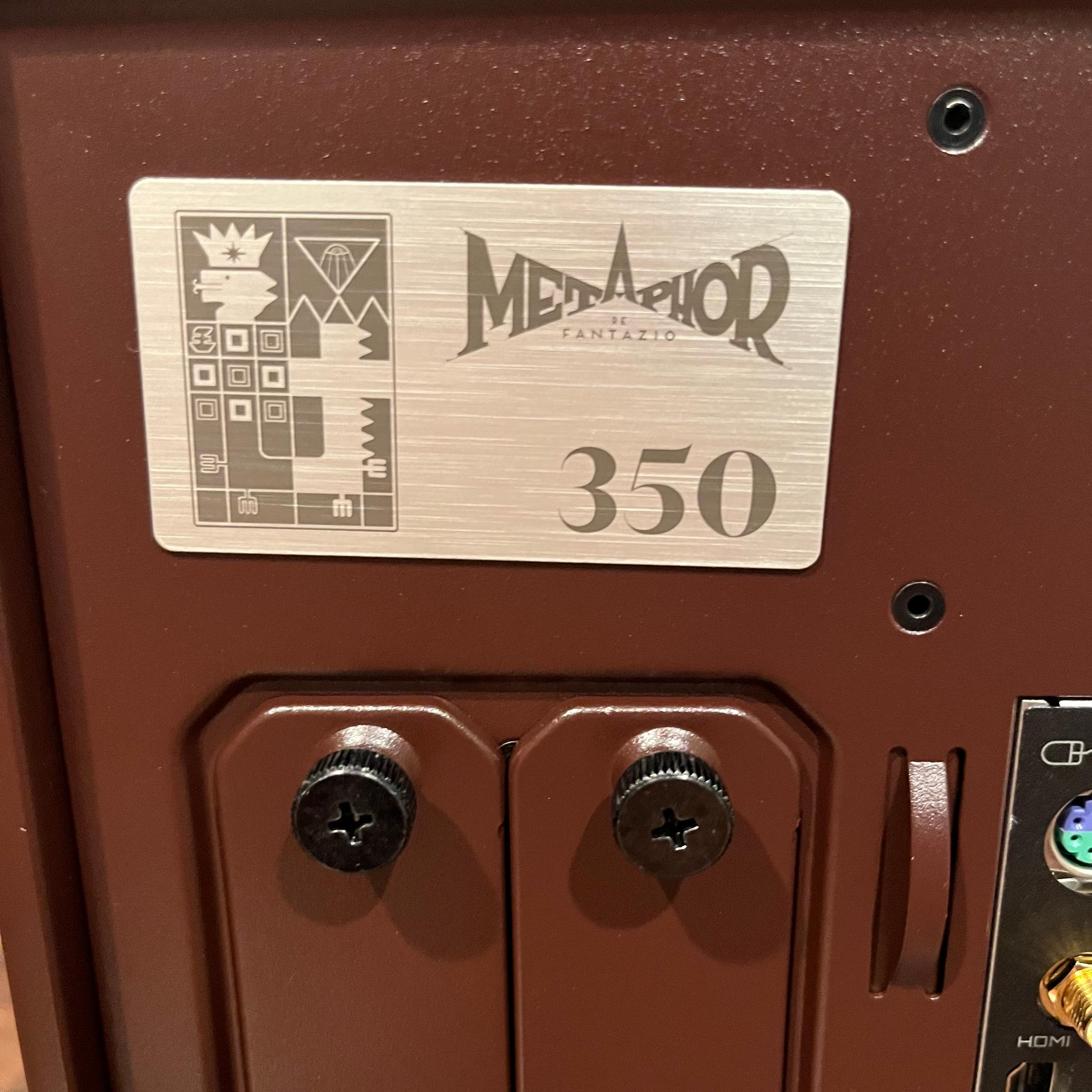 Metaphor Re:Fantazio Hyte Y70 + No Compromise Gaming Beast 9070XT 7600X3D 32GB DDR5 2TB NVMe