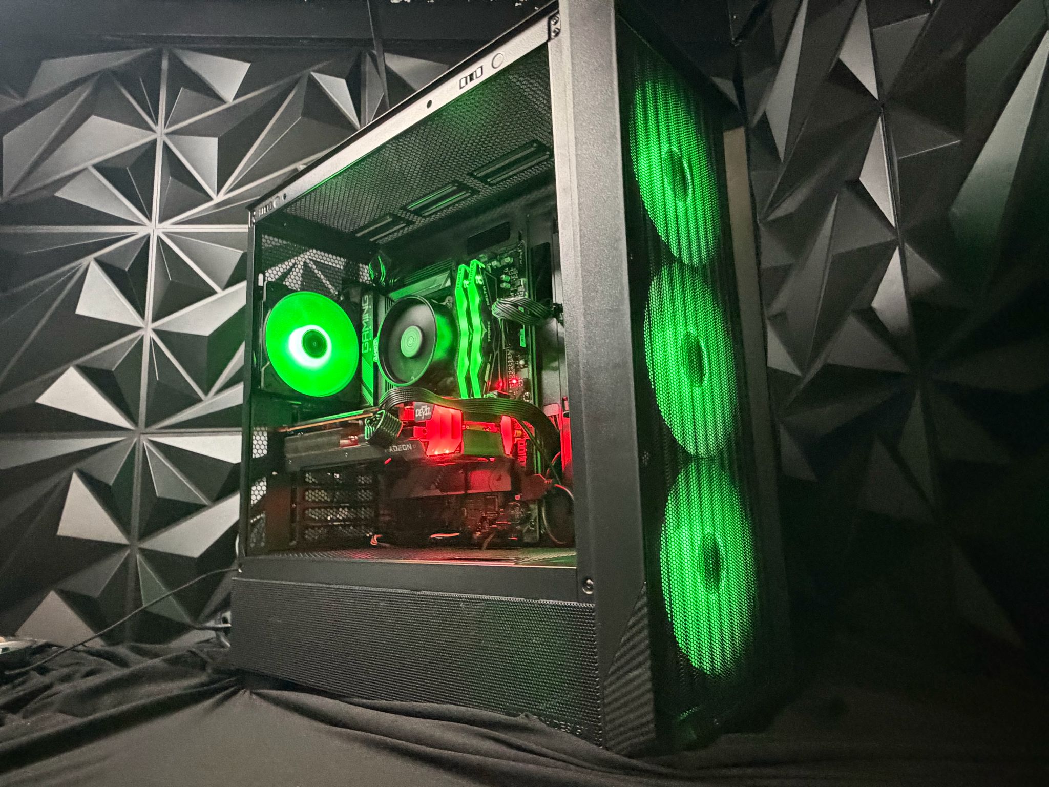 🖤⚡ G CARBON 8566 ⚡🖤| Ryzen 5 8500G| RX 6600XT | 1.5 TB NVMe| 16 GB DDR5| 650W PSU