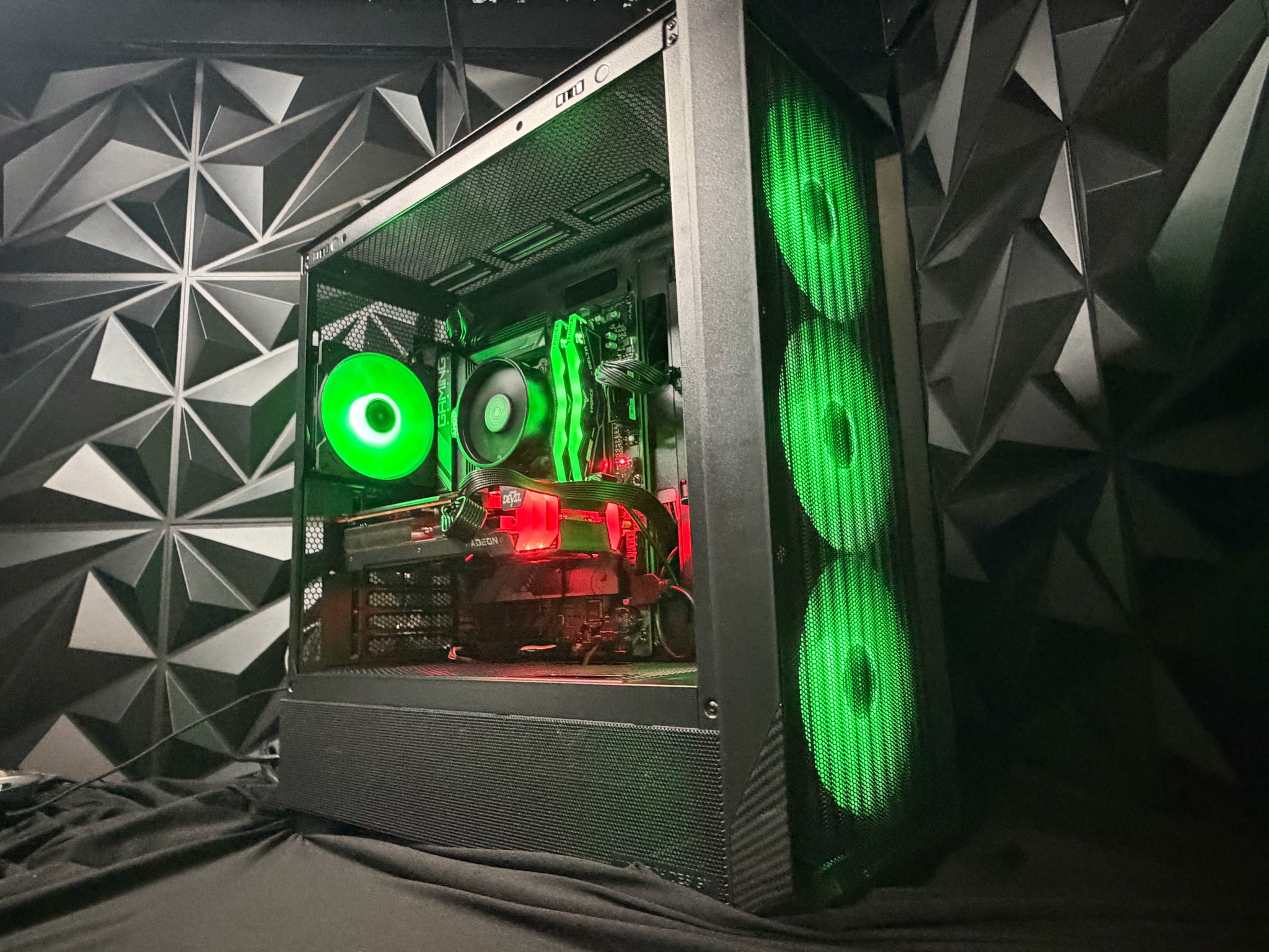 🖤⚡ G CARBON 8566 ⚡🖤| Ryzen 5 8500G| RX 6600XT | 1.5 TB NVMe| 16 GB DDR5| 650W PSU