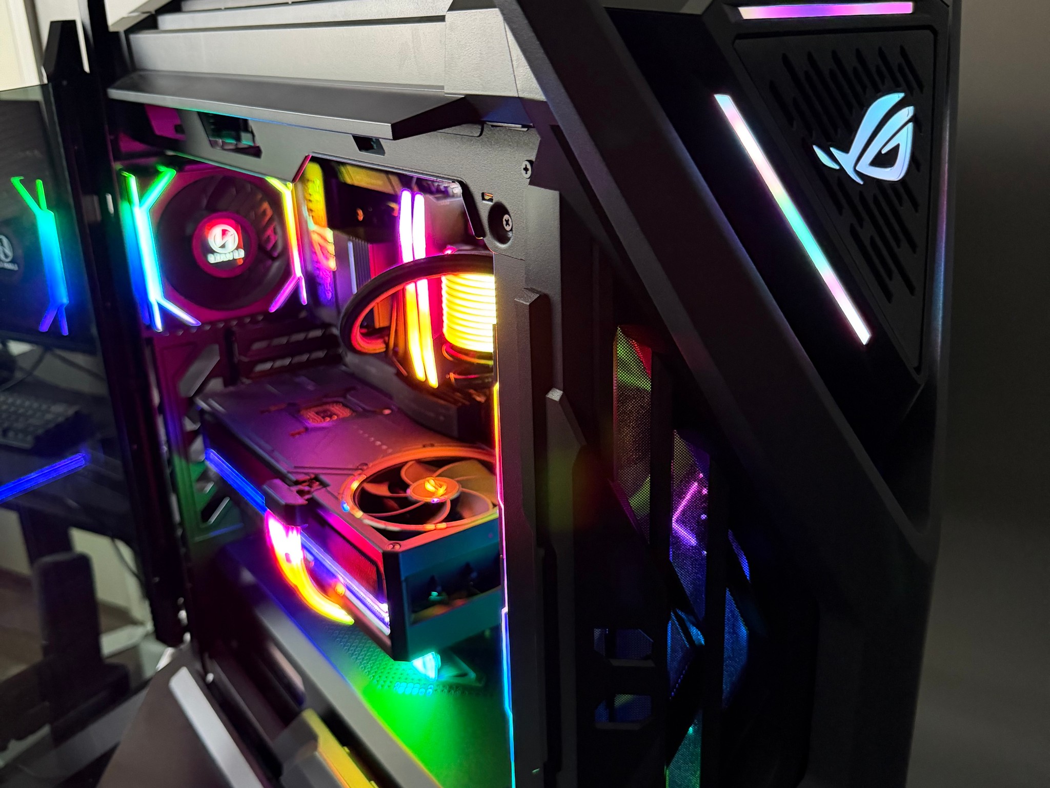 Asus Astral RTX 5090 OC 32GB + AMD Ryzen 9 9950X3D