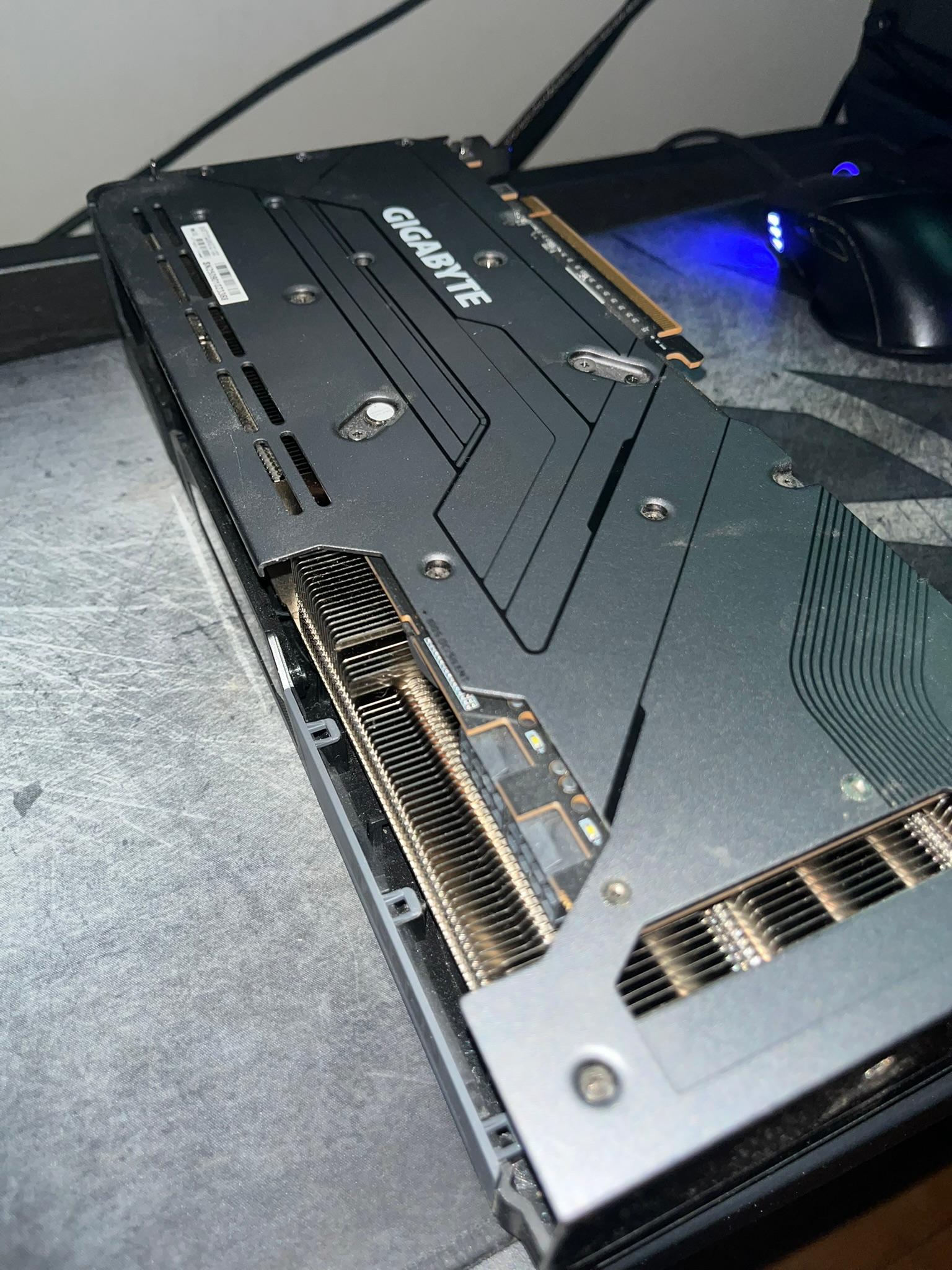 GIGABYTE Radeon RX 7700 XT