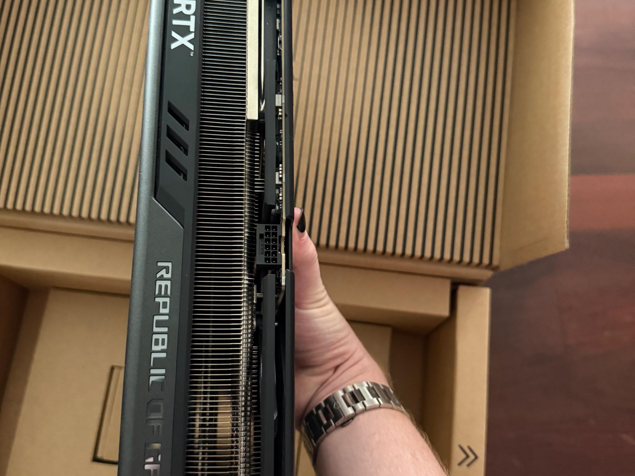 4090 strix