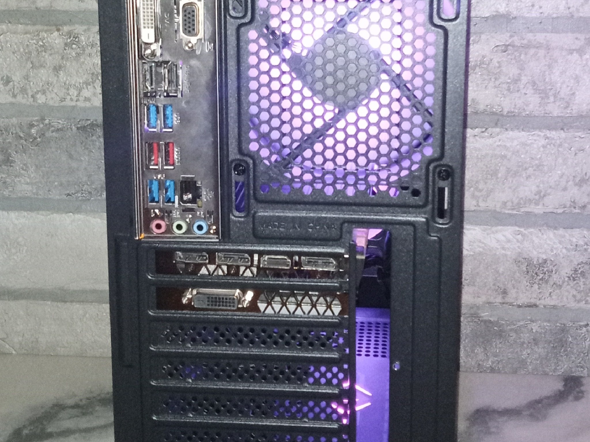 Gaming Pc/Ryzen 5 1600/Gtx 1080/512 SSD/16GB DDR 4/600W PSU/WIN11 PRO/WIFI