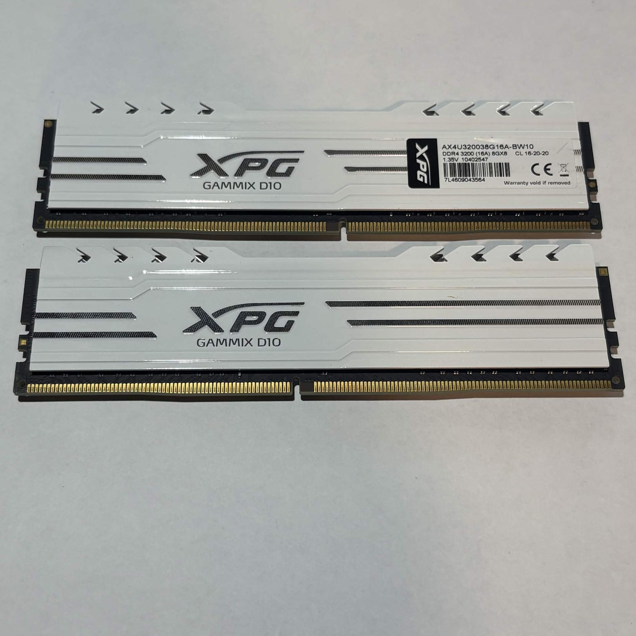 XPG Gammix D10 16GB (2x8GB) DDR4 3200MHz CL16 RAM White