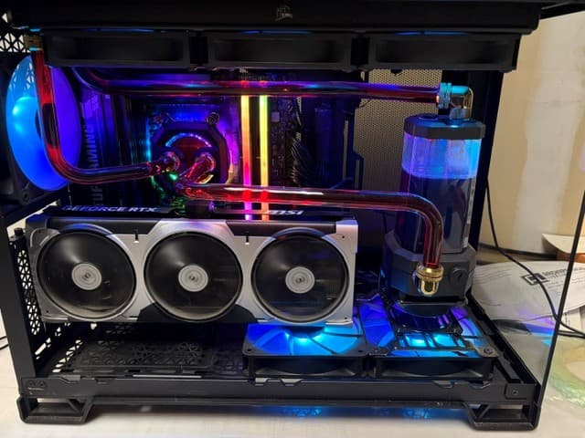 Ryzen9 9950x3d RTX5080 32gb ddr5 Custom Water Loop Corsair Components 360mm rad, pump/res combo argb