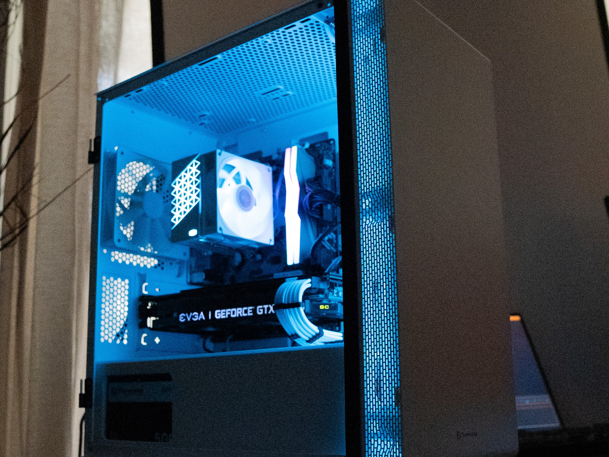🌪️🟣 | EVGA GTX 1080Ti 11GB | RYZEN 7 3700X | 16GB DDR4 RAM | 1TB SSD | Violet Vortex
