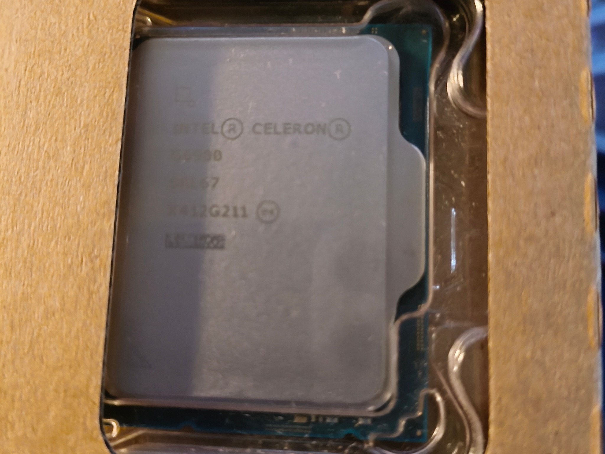 Intel Celeron G6900