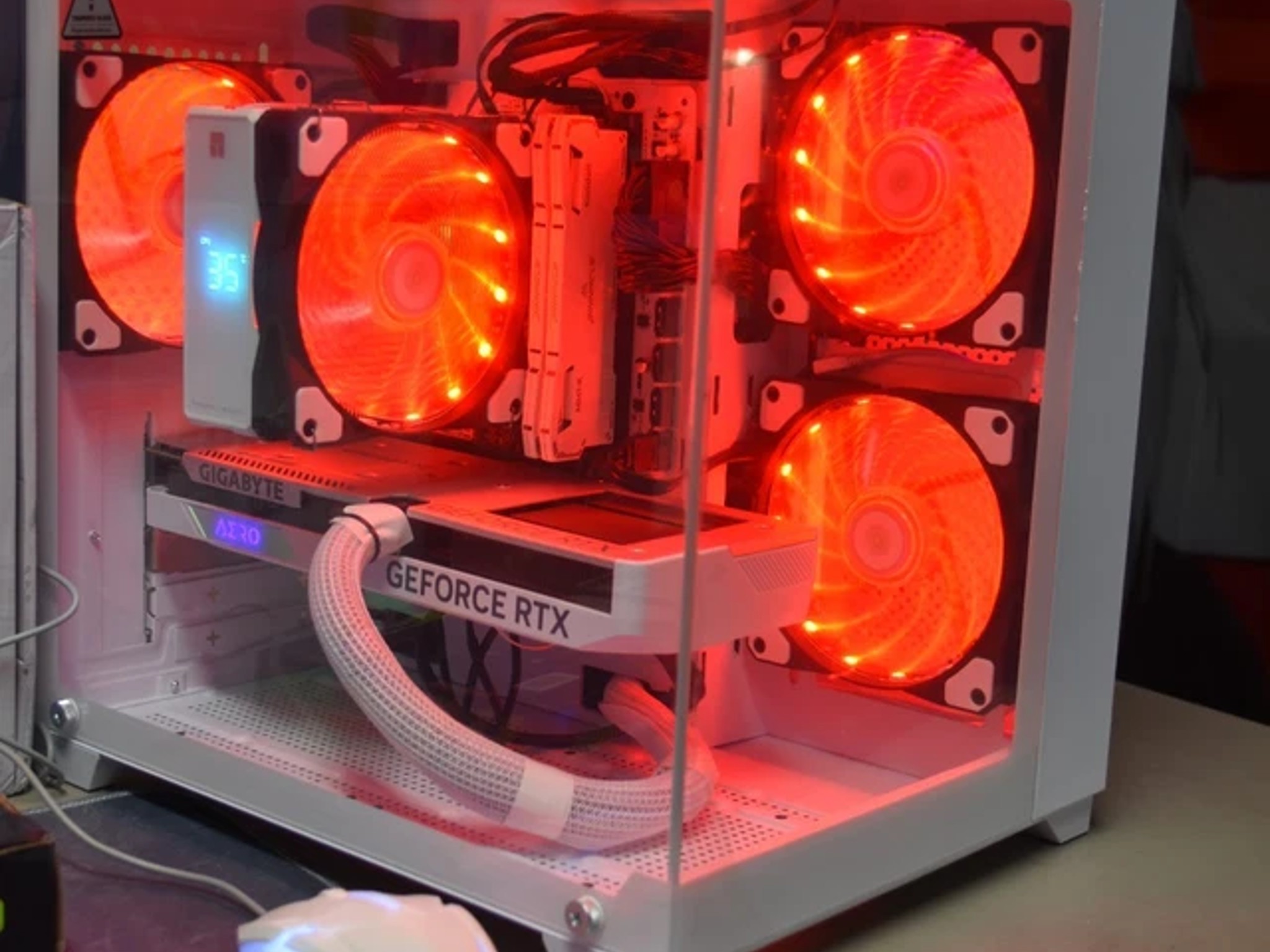 GAMING PC RYZEN 5 5500 RAM 16 GB RTX AREO 4060 8GB NVME 1TB 700 WATT PSU+ EXTRAS