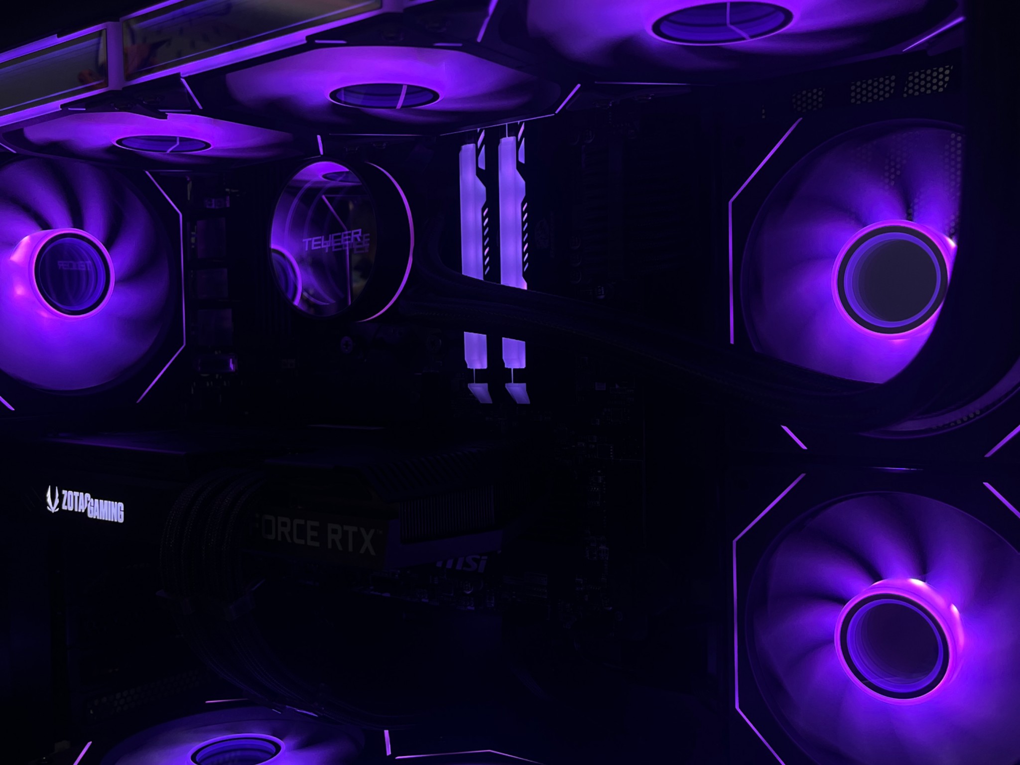 GLAMOROUS GAMING PC | RTX 3070 | Ryzen 5 5600 | 32 GB RAM | 1 TB NVME | WIFI + BLUETOOTH