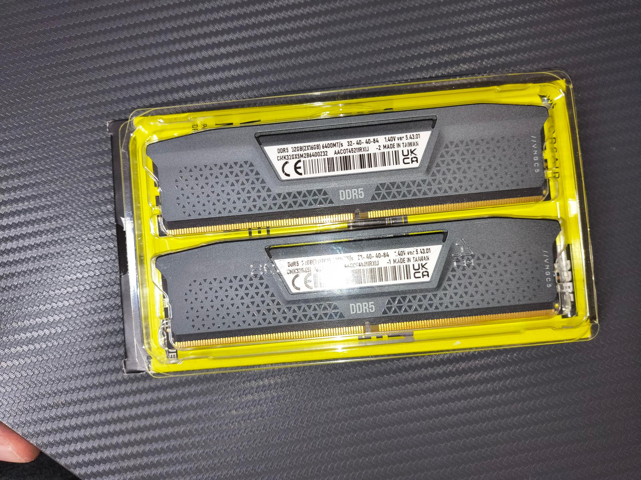 32GB Corsair Vengeance DDR5 6400
