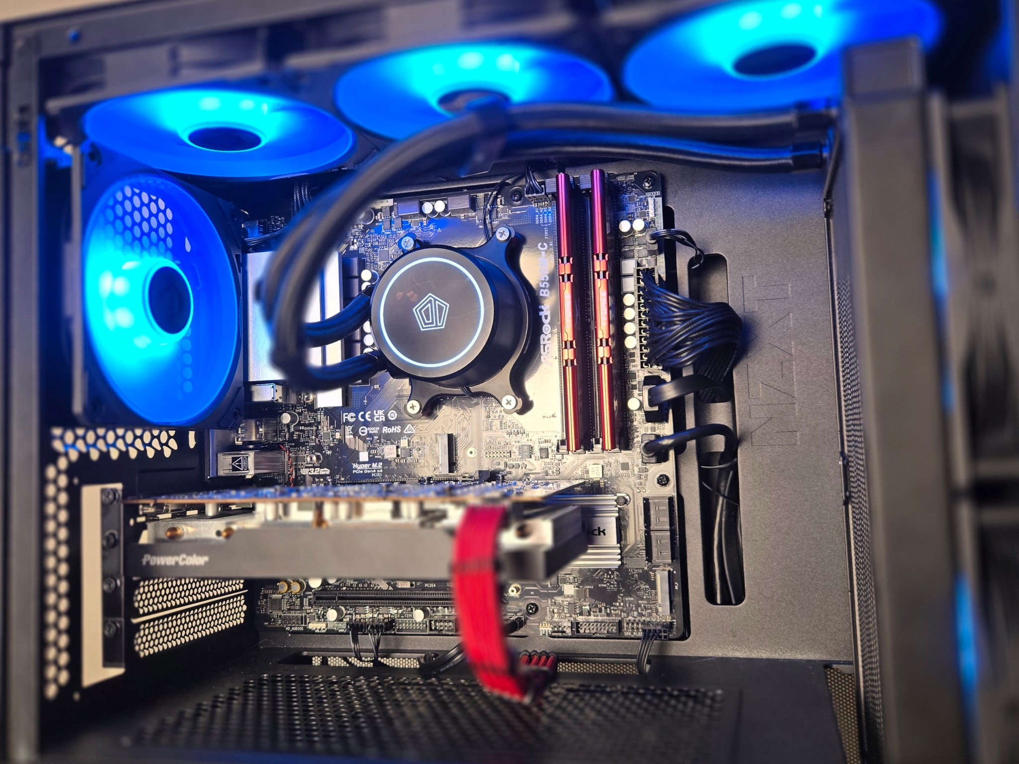 RX 6650 XT | Ryzen 5 5600 | 16gb DDR4 | 1tb Storage👏🏽