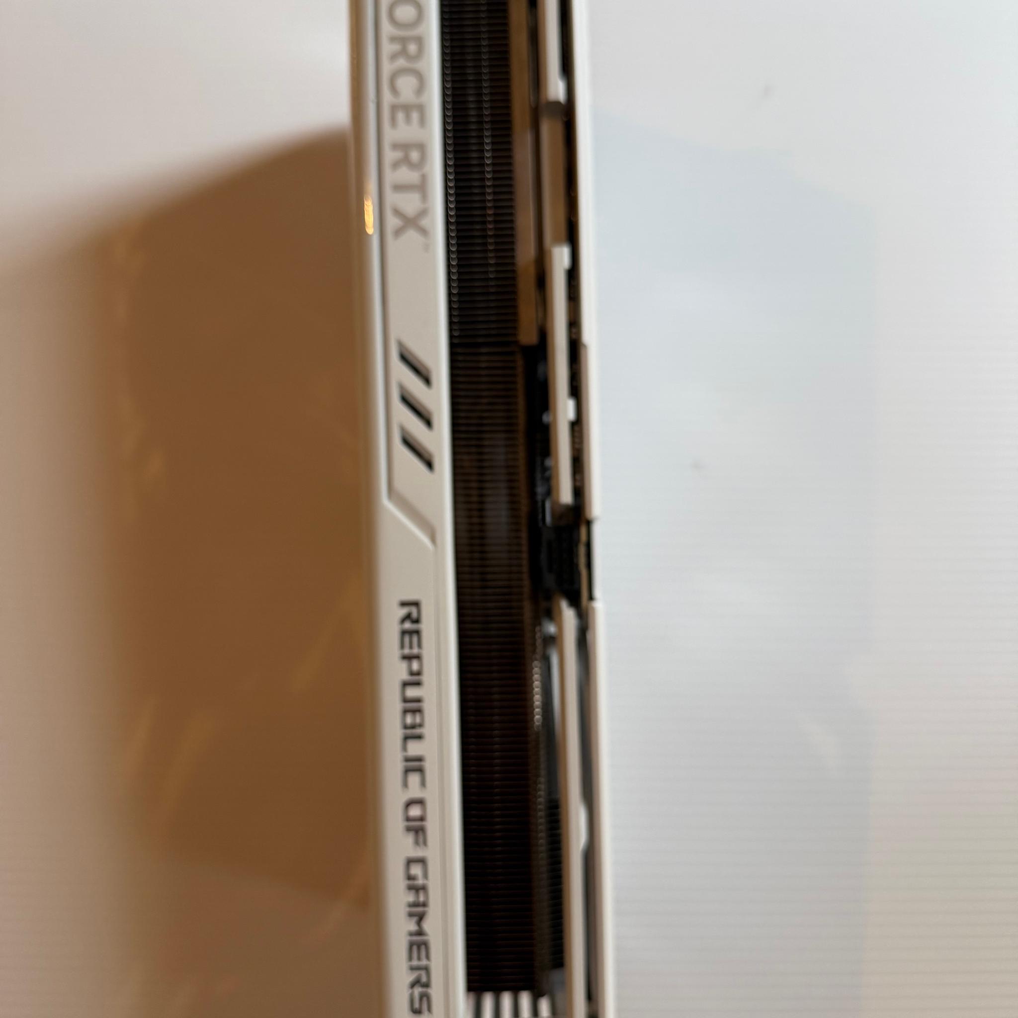 ASUS ROG Strix GeForce RTX 4090 White Edition 24GB GDDR6X