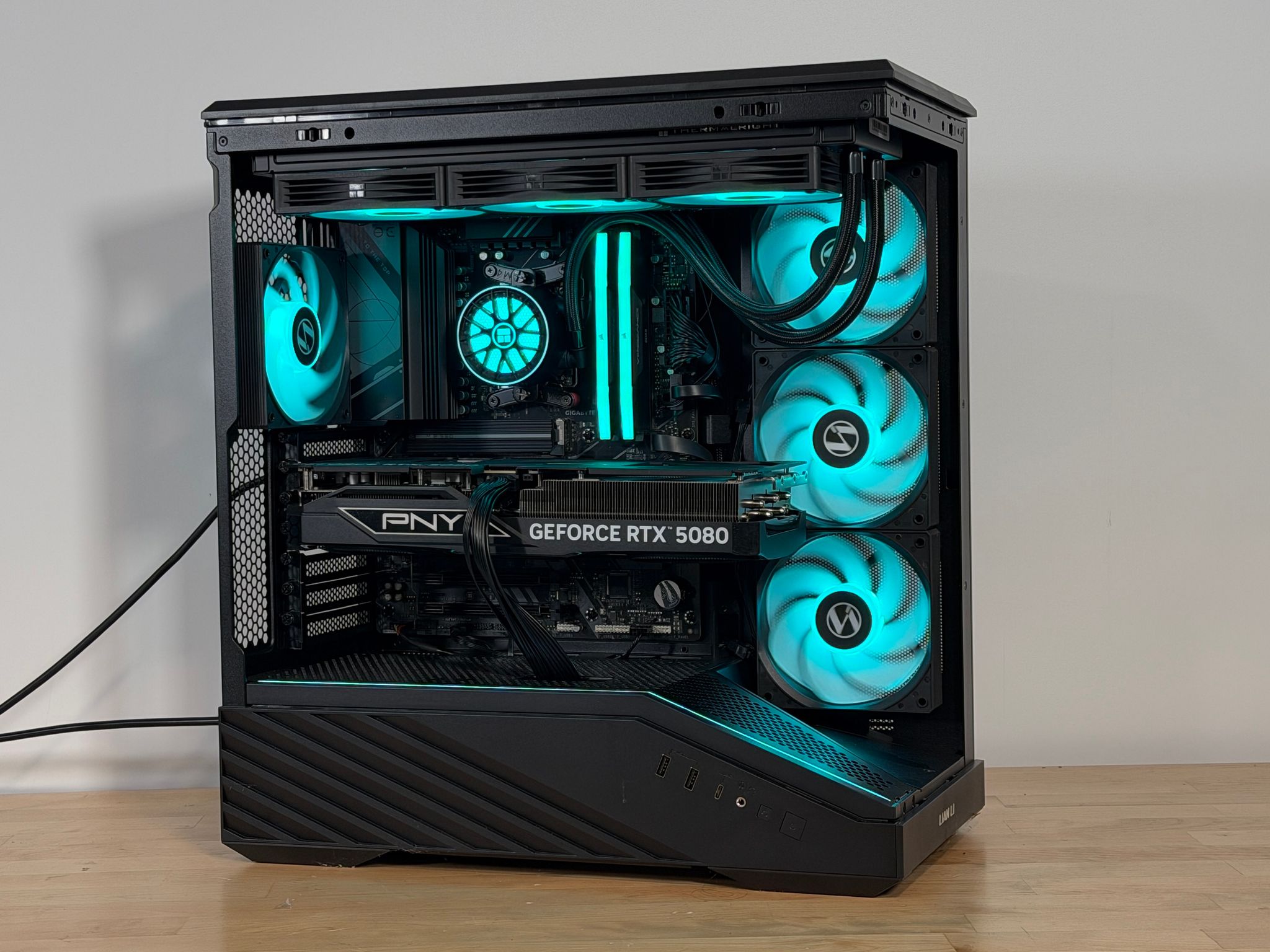 GeForce RTX 5080 - Ryzen 7 9800X3D Gaming PC