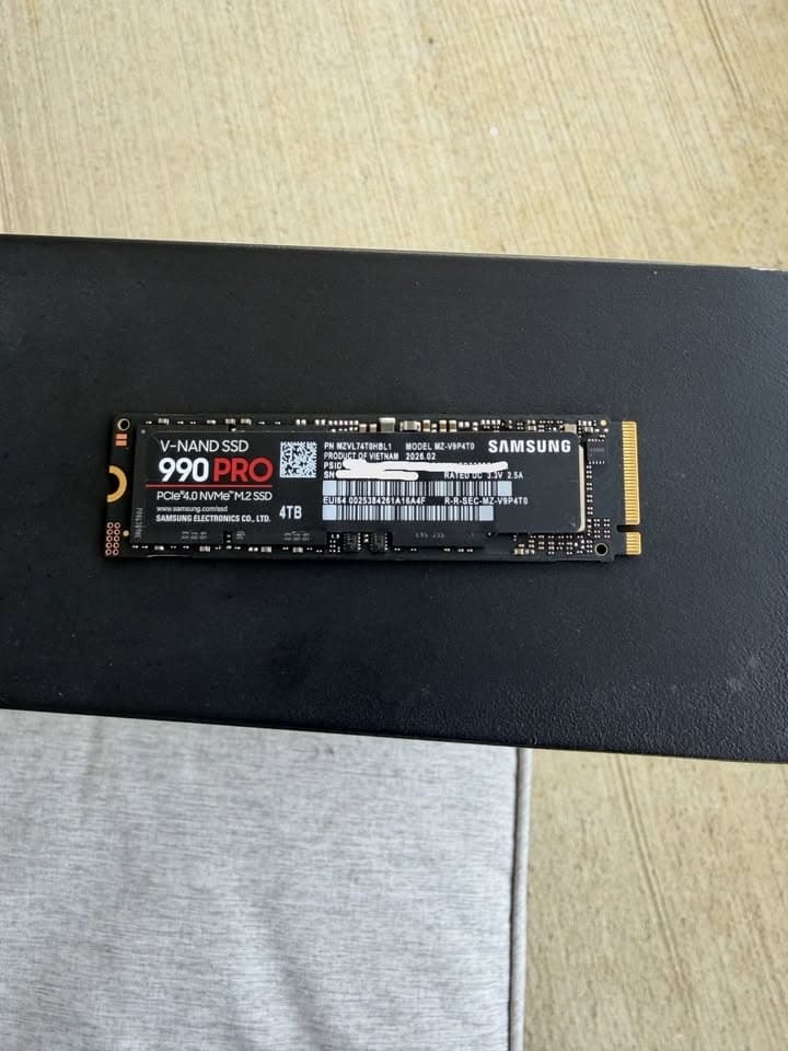 Samsung 990 PRO 4TB PCIe 4.0 NVMe M.2 SSD (MZ-V9P4T0)