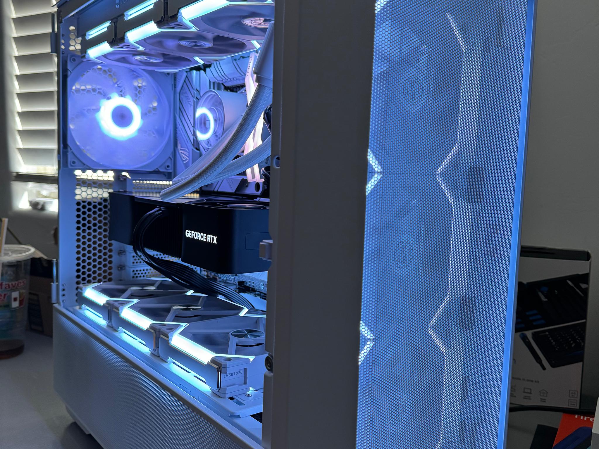 RTX 4080 SUPER | Intel i7 14700F | 32GB DDR5 | ❄️ Snow Storm ❄️| FRESHLY BUILT