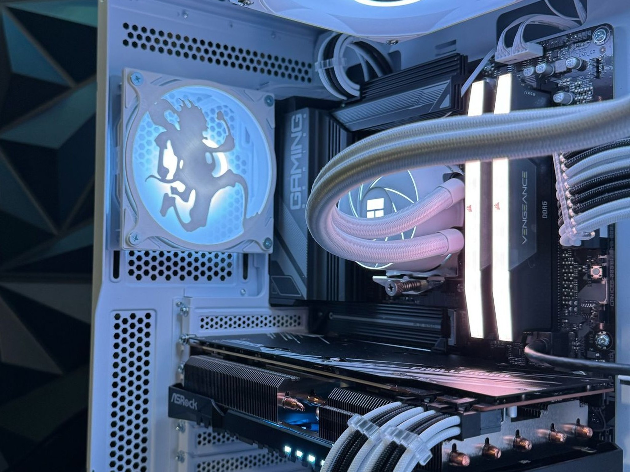 🏴‍☠️Luffy Gear 77 🏴‍☠️ Ryzen 7 7700X | RX 7800XT|32 GB DDR5| 1.5 TB NVMe|