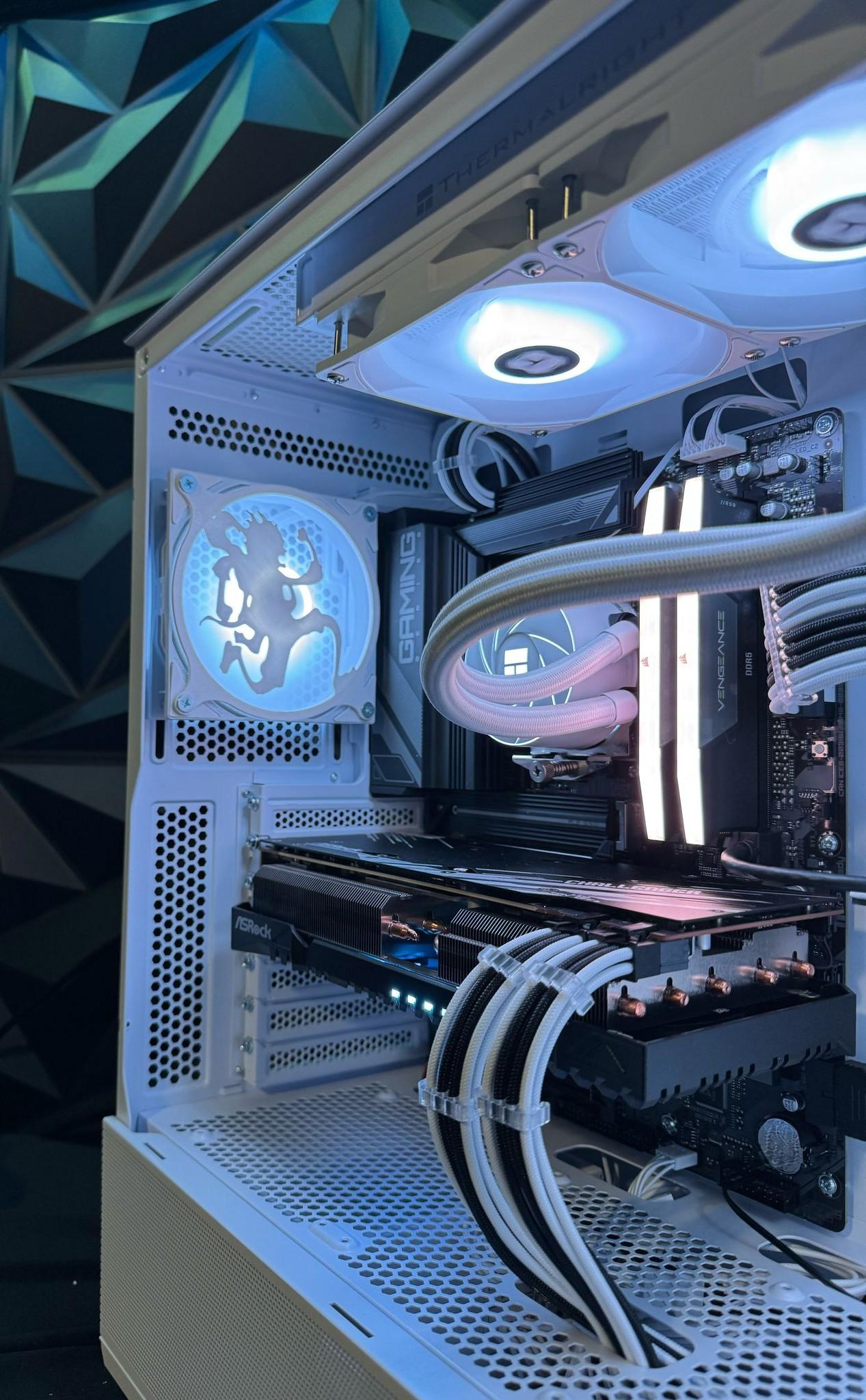 🏴‍☠️Luffy Gear 77 🏴‍☠️ Ryzen 7 7700X | RX 7800XT|32 GB DDR5| 1.5 TB NVMe|