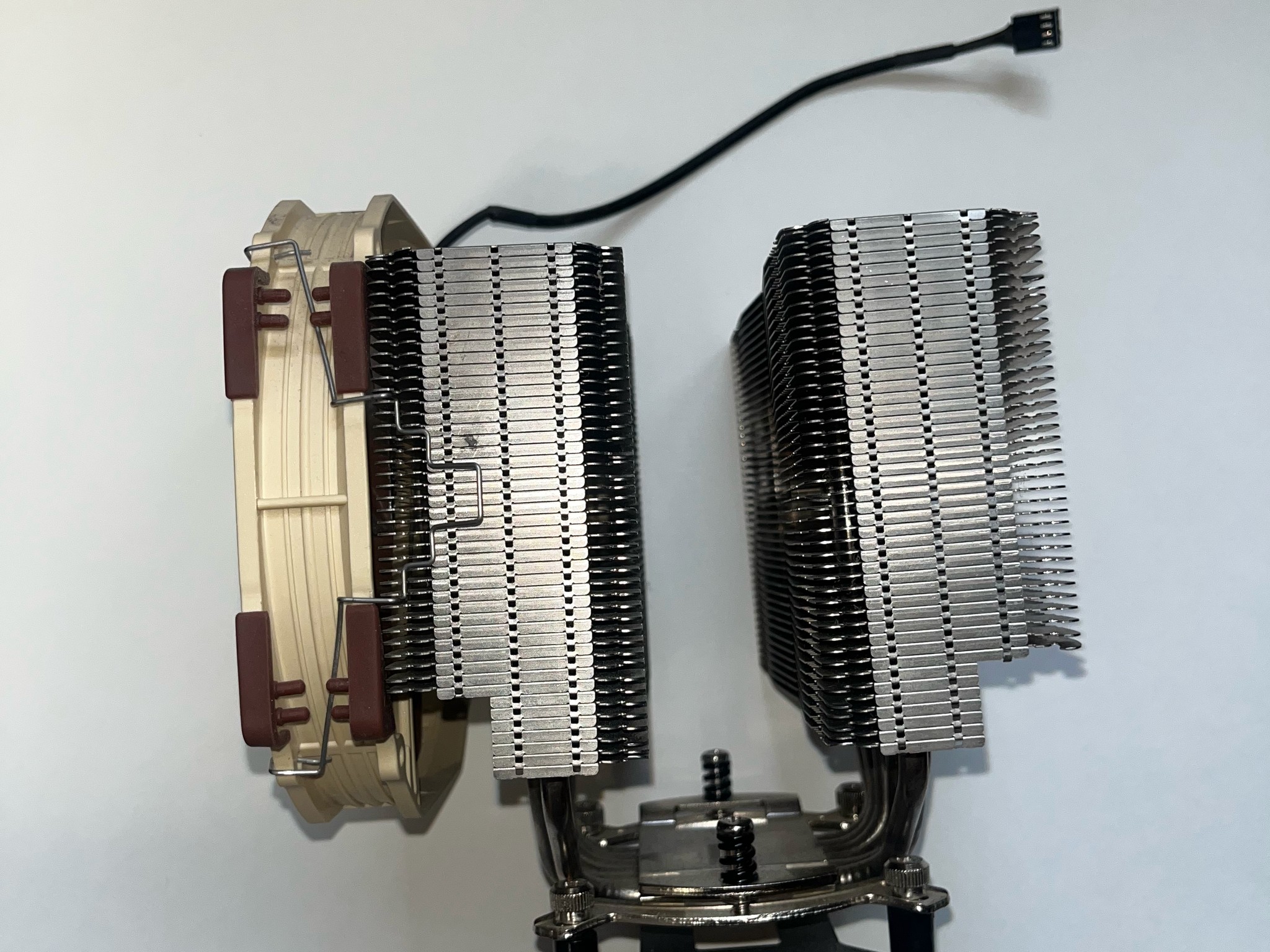 Noctua NH-D15, Premium CPU Cooler with 1X NF-A15 PWM 140mm Fans (Brown)