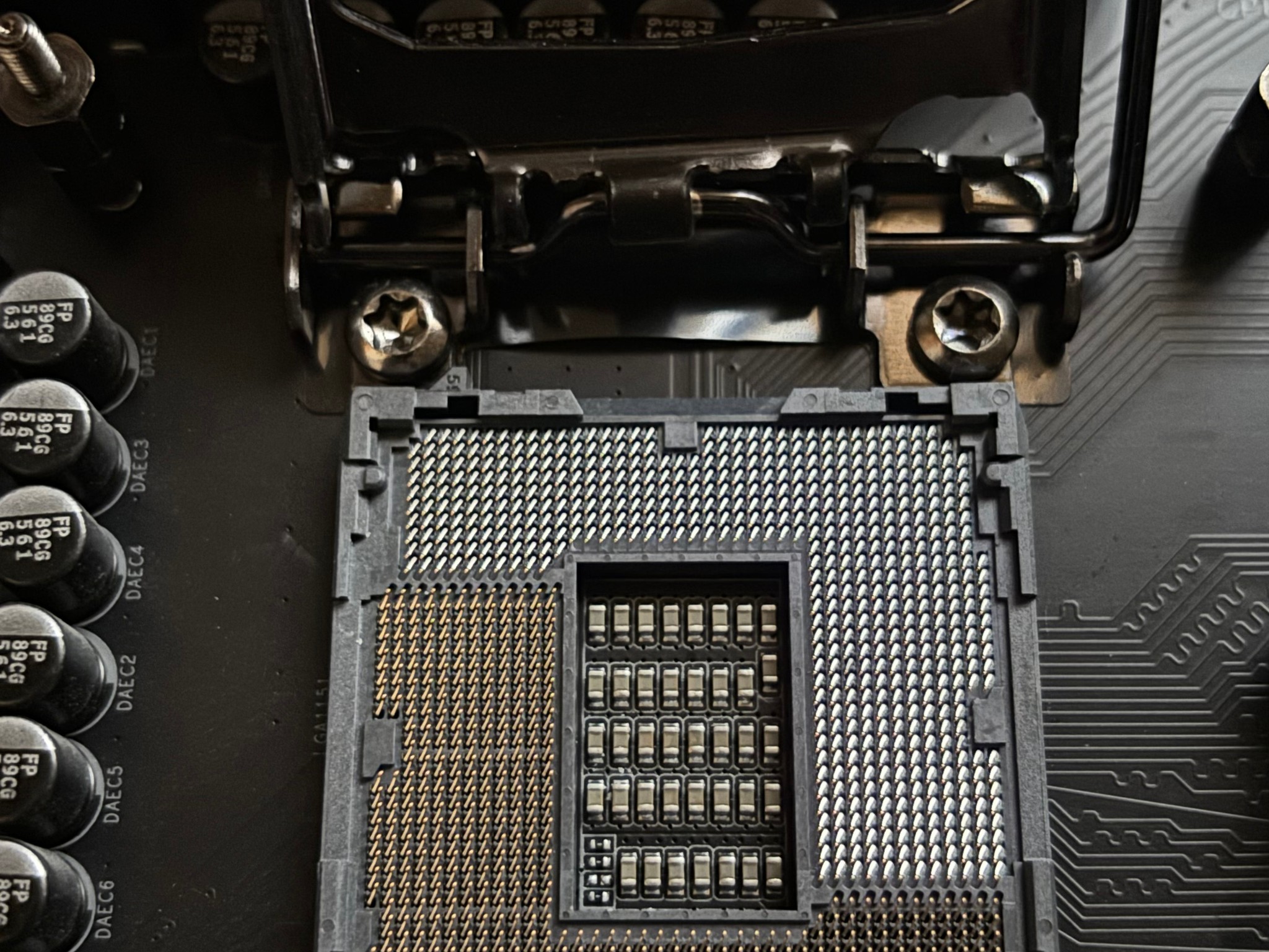 i9-9900KS + Z390 Aorus Master + 32GB 3200C16 Corsair Vengeance RGB