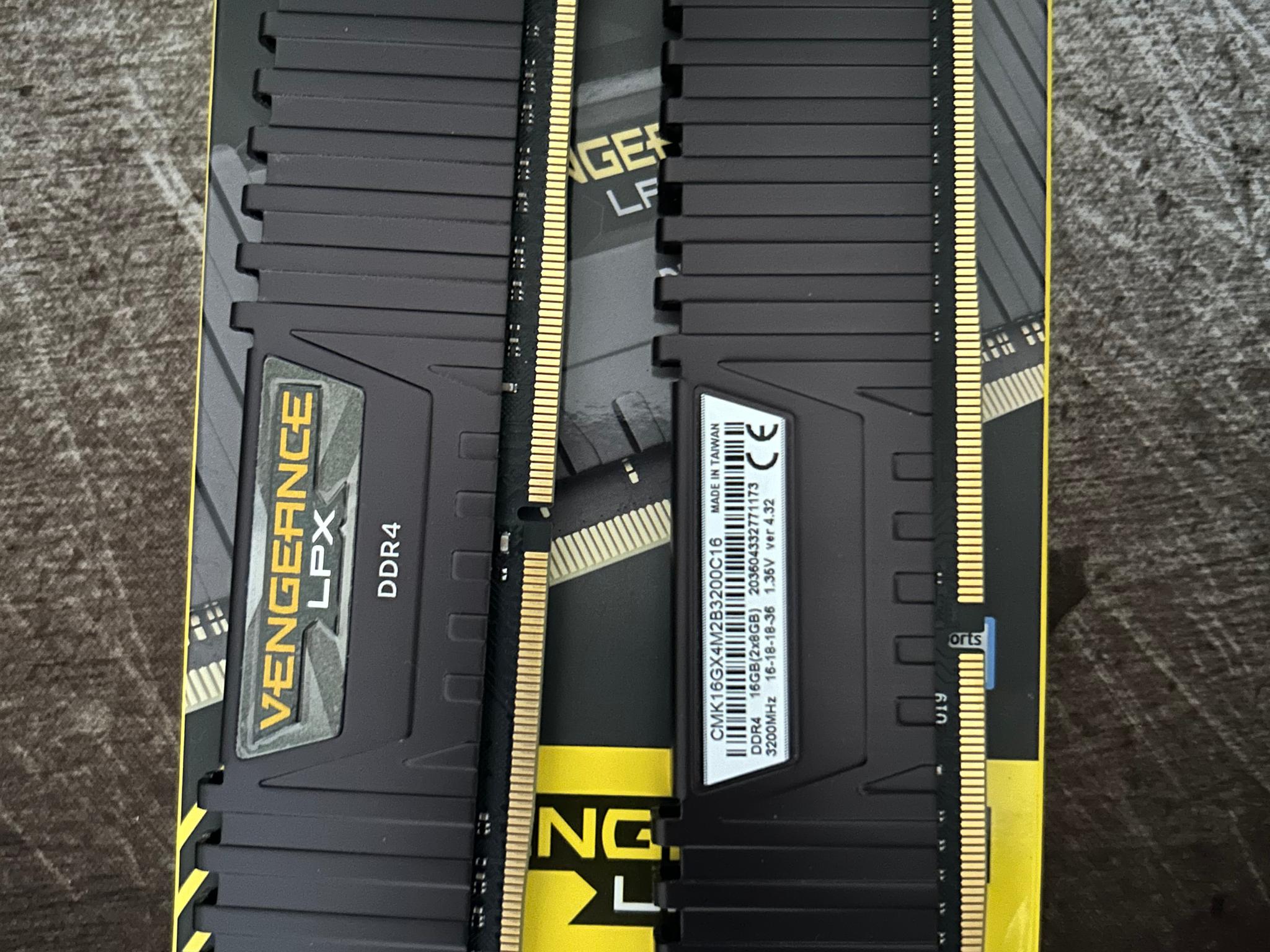 Corsair Vengeance LPX 16GB (2X8GB) DDR4 3200 MHz