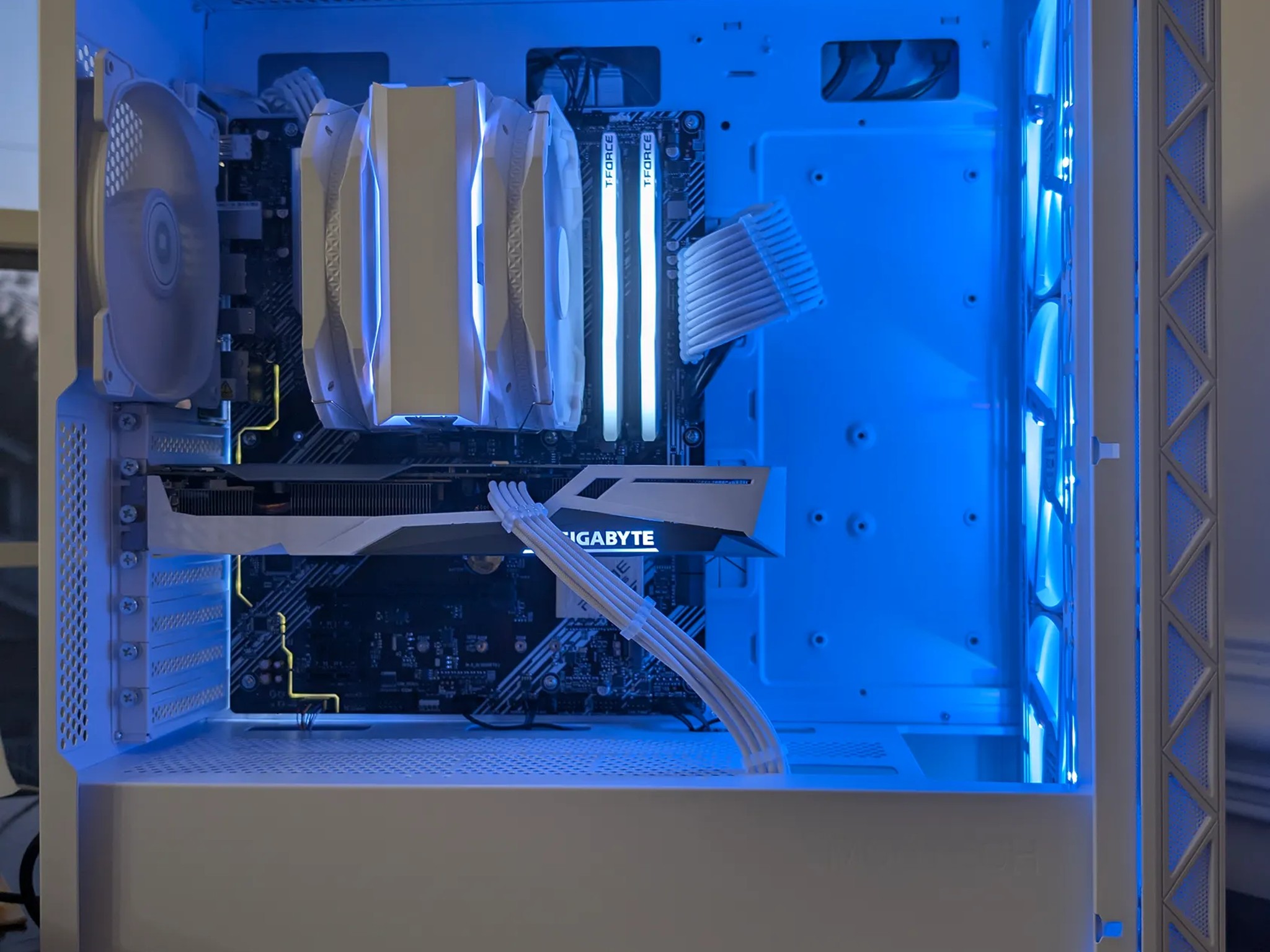 ❄️🧊👻FROZEN GHOST👻🧊❄️CUSTOM WHITE RTX 3060 12GB|AMD RYZEN 5 3600|ASUS PRIME B550-PLUS|1080P BEAST