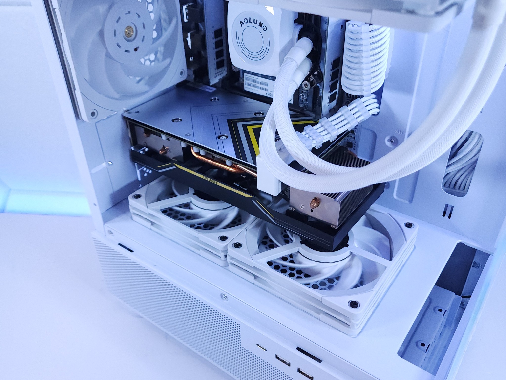 🤍🤍RX 5600XT || Core i7 5820K || 512GB M.2 SSD || 16GB 3000MHz