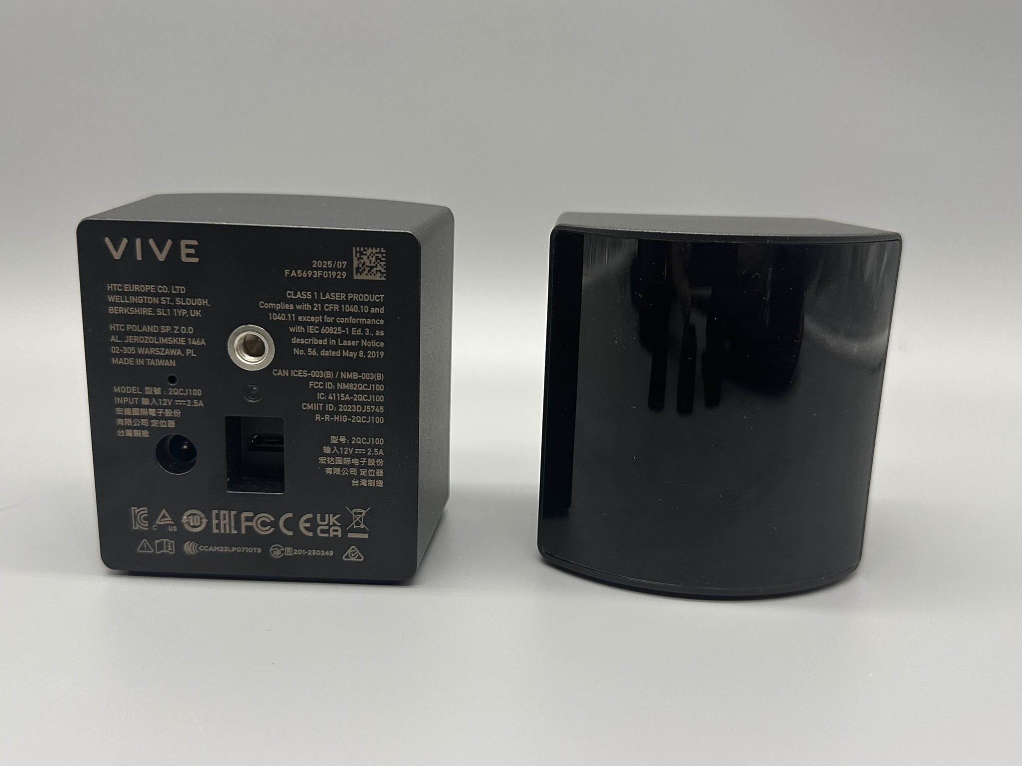 Full Body Tracking Vive Trackers (3) and 2.0 Base Stations