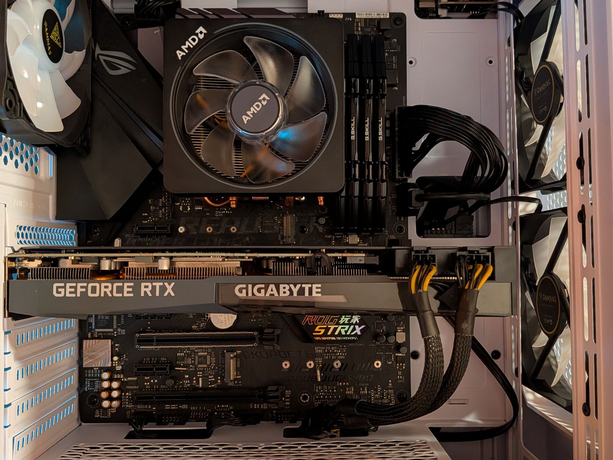 Ryzen 5500 (@4.6Ghz) | RTX 3070 | 32 GB | 1 TB SSD | 650W