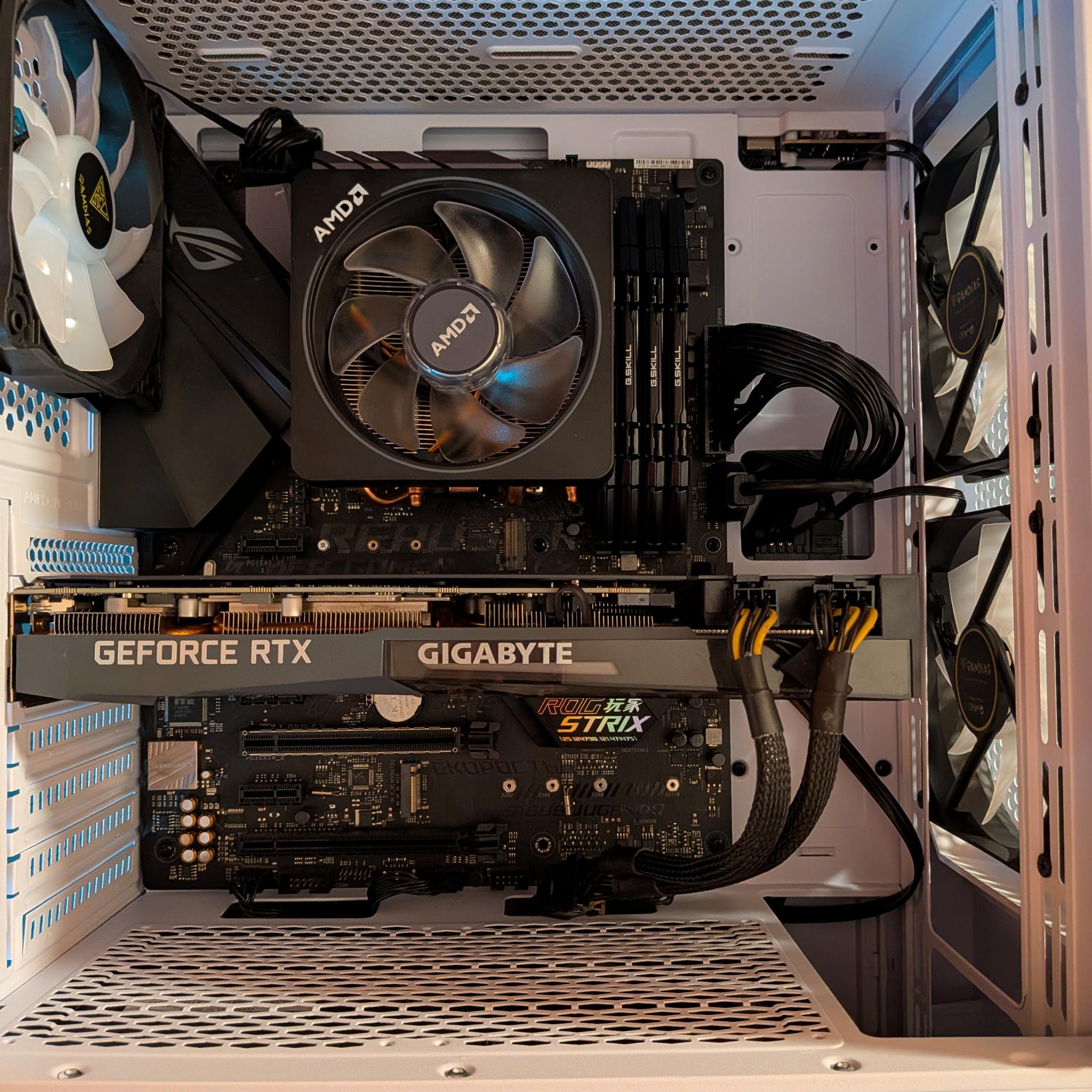 Ryzen 5500 (@4.6Ghz) | RTX 3070 | 32 GB | 1 TB SSD | 650W